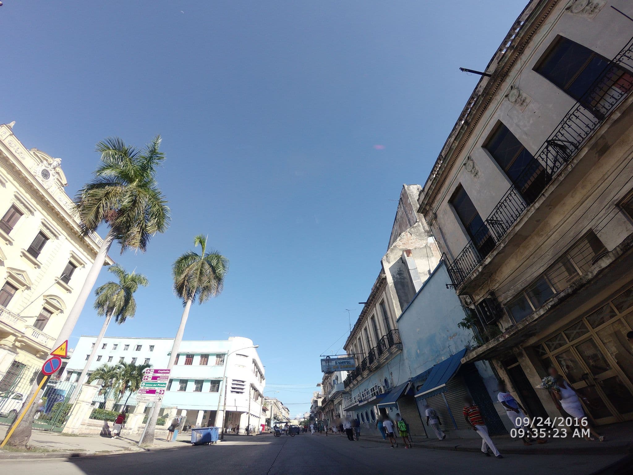 Street view near Casa Carusa, La Habana Vieja