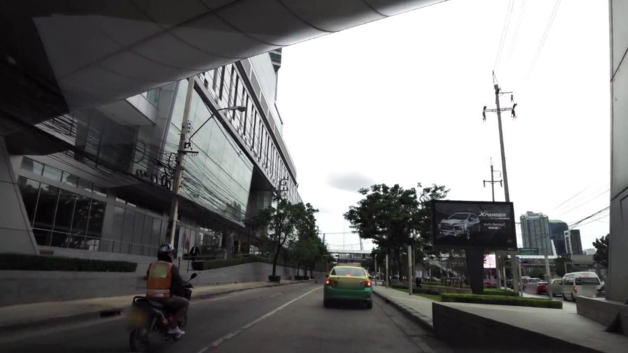 Street view near Bangkokchada Hotal, Huai Khwang — © toffy (CC BY-SA · Mapillary)