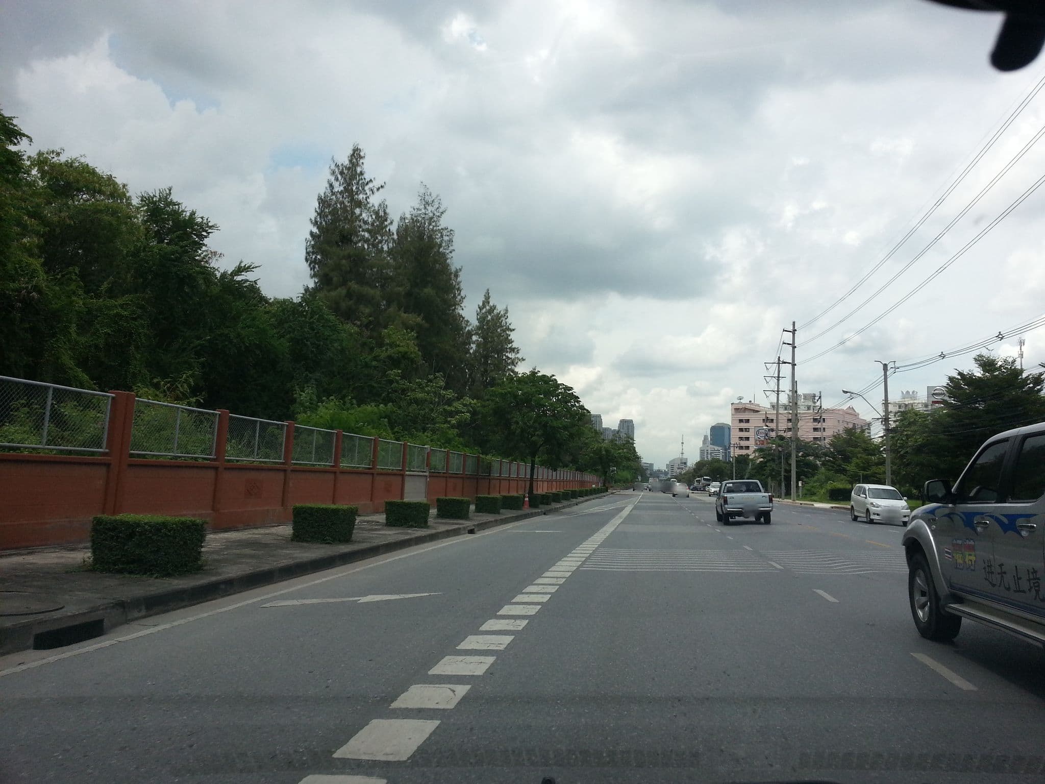 Street view near ปี๊ปอินโฮเต็ล, Huai Khwang — © mishari (CC BY-SA · Mapillary)
