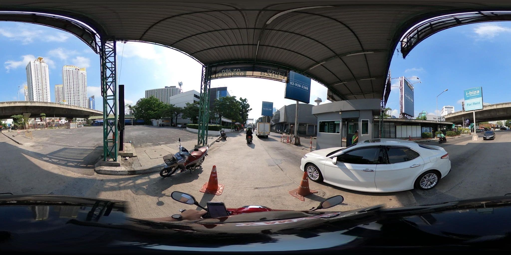 Street view near Maxx Hotel Bangkok, Huai Khwang — © NatchaponJ (CC BY-SA · Mapillary)