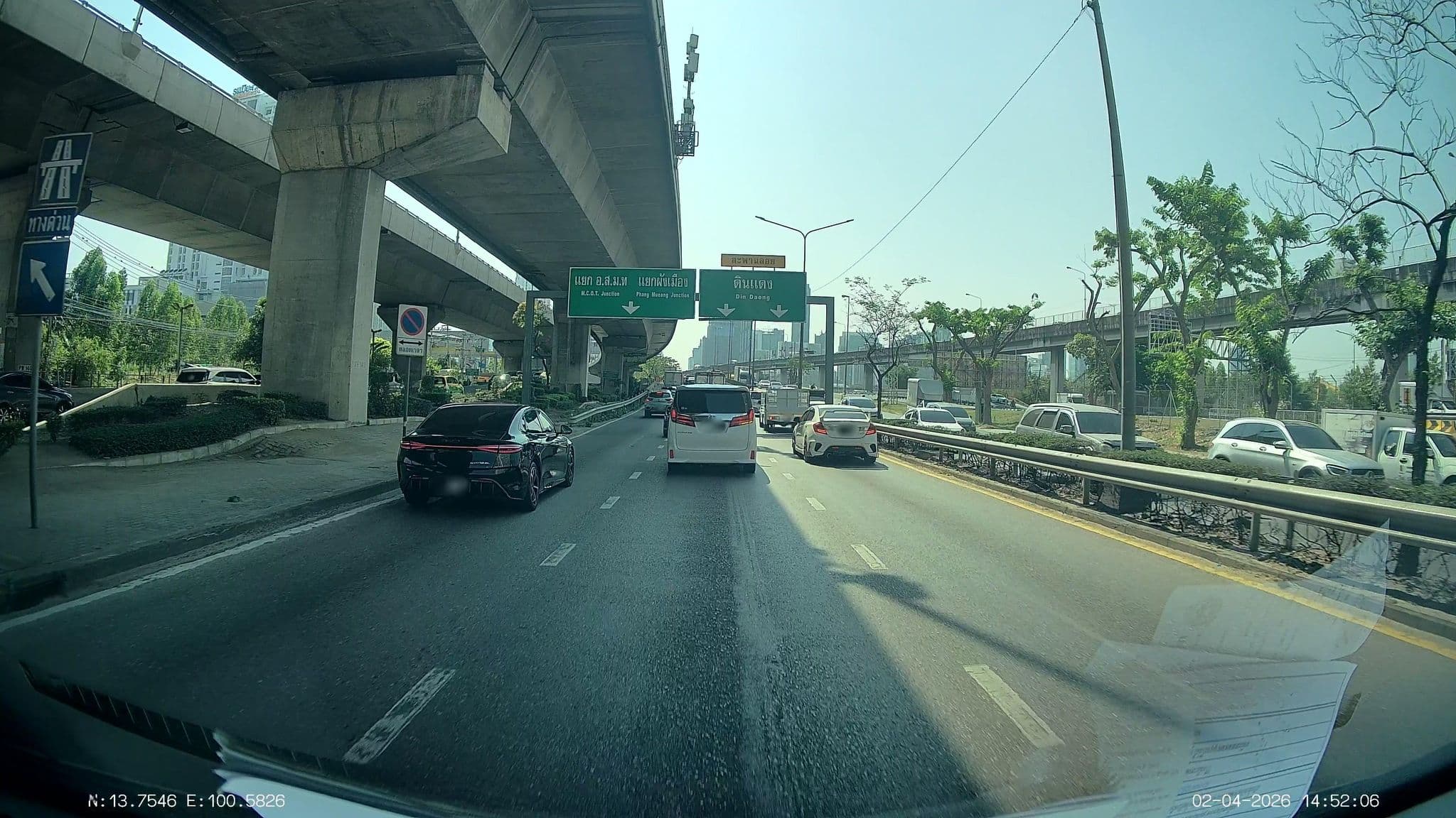 Street view near Stella Palace, 79th floor of Baiyoke Sky Hotel, Huai Khwang — © ThailandCambodia (CC BY-SA · Mapillary)