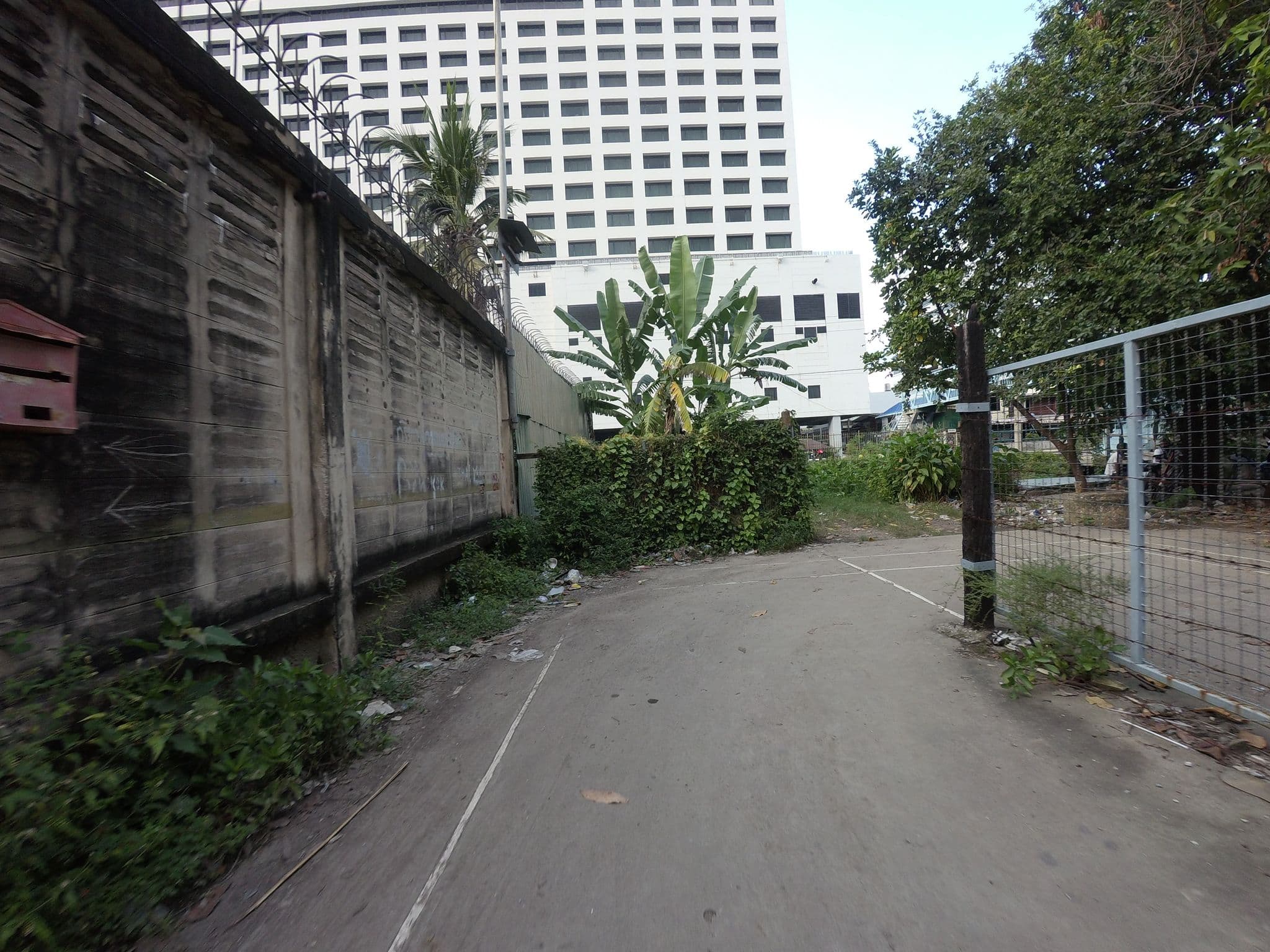 Street view near Executive Floor @AVANI ATRIUM, Watthana — © mishari (CC BY-SA · Mapillary)