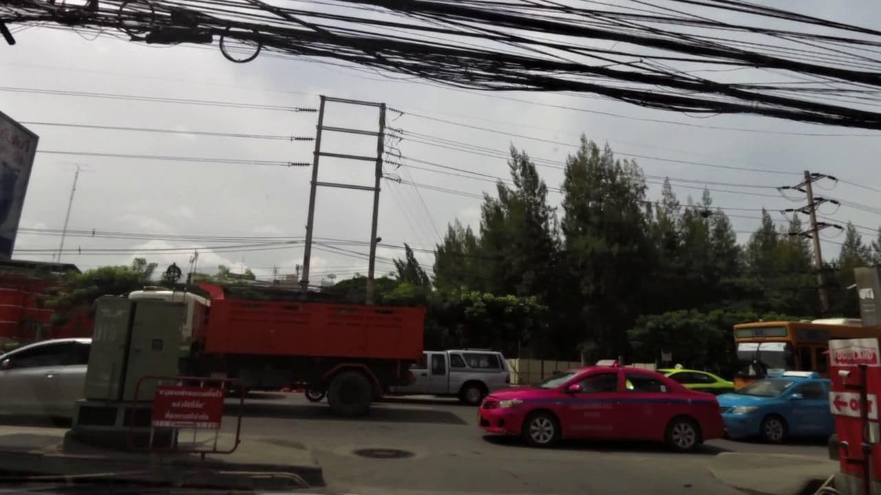 Street view near All Seasons Bangkok Huamark Hotel, Ban Khlong Sakae — © toffy (CC BY-SA · Mapillary)