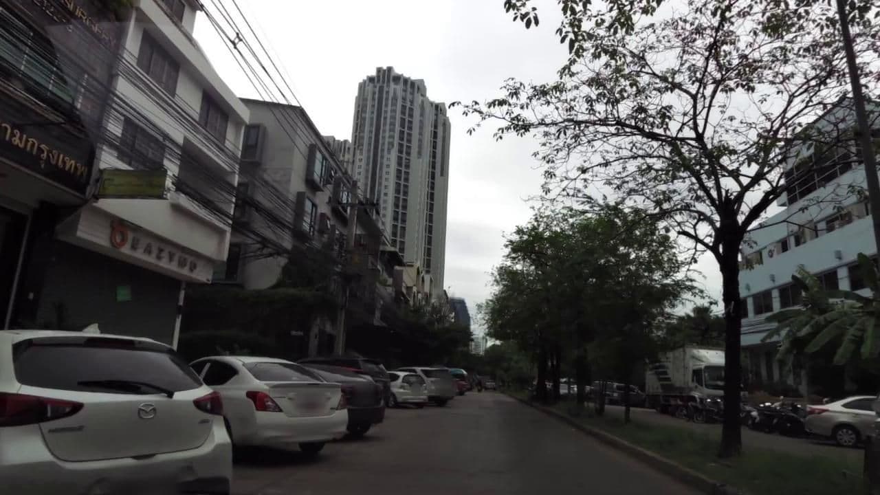 Street view near Siamese Studio, Huai Khwang — © toffy (CC BY-SA · Mapillary)