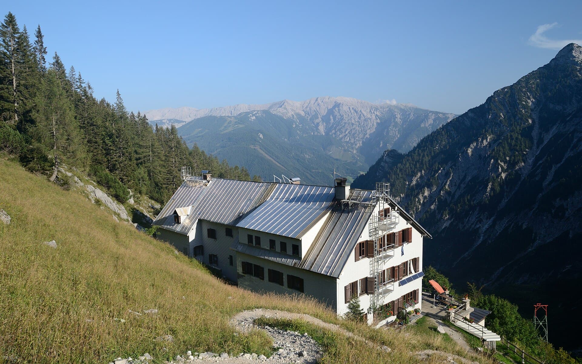 Prielschutzhaus (via Wikimedia Commons, CC BY-SA 3.0)