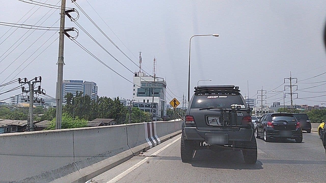 Street view near สวัดดีเช้าวันเสาร์ ท้องฟ้าแจ่มใส^_^, Lak Si — © ozflor (CC BY-SA · Mapillary)