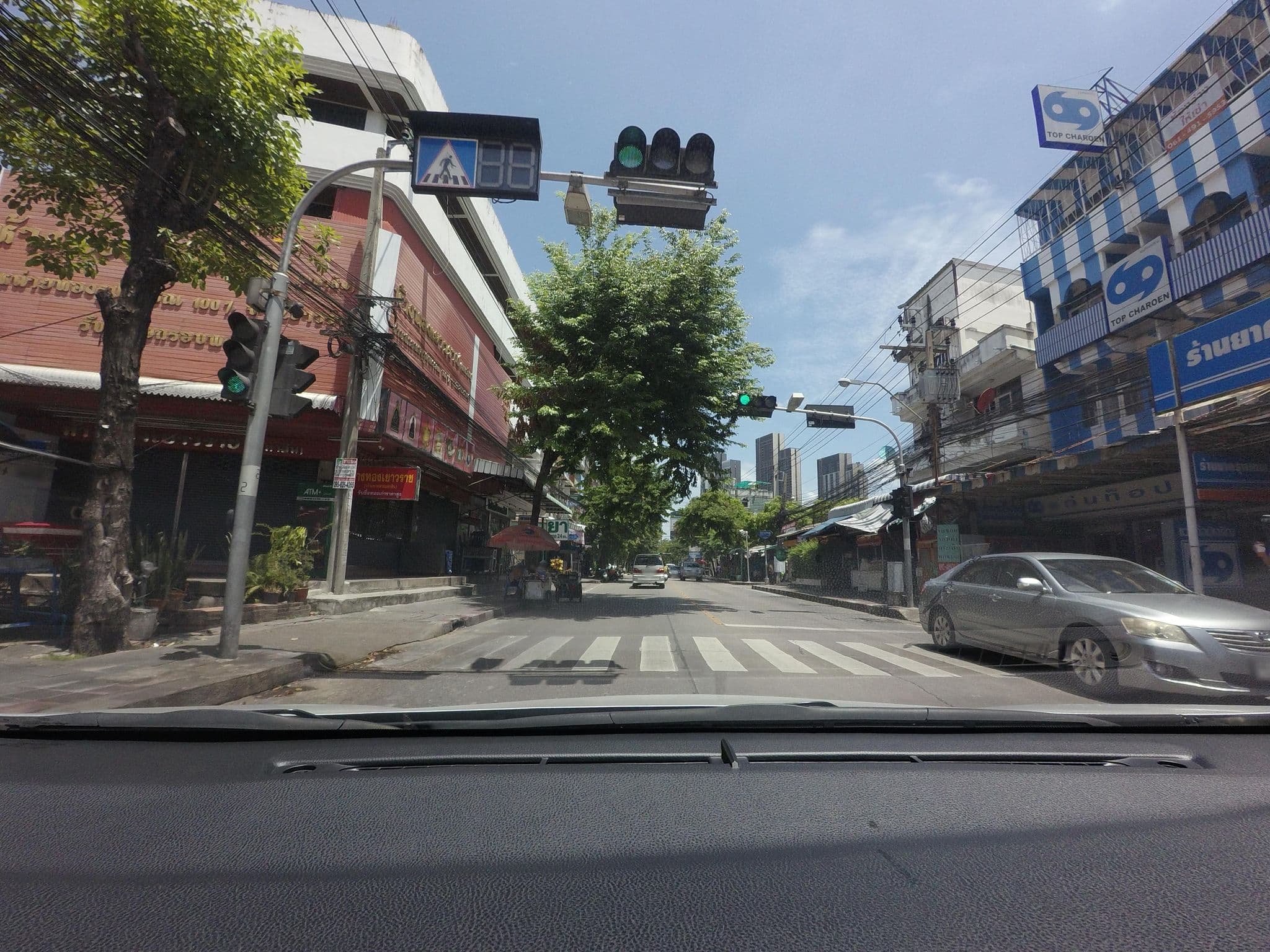 Street view near วินเซอร์ ห้องเพชรไพริน, Phra Khanong — © mishari (CC BY-SA · Mapillary)