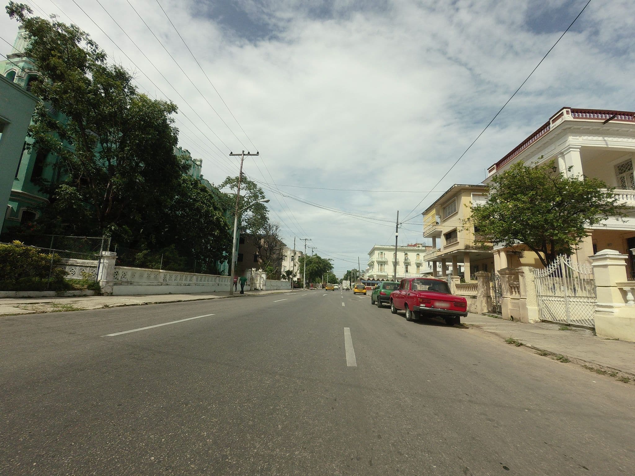 Street view near Alquiler, Vedado