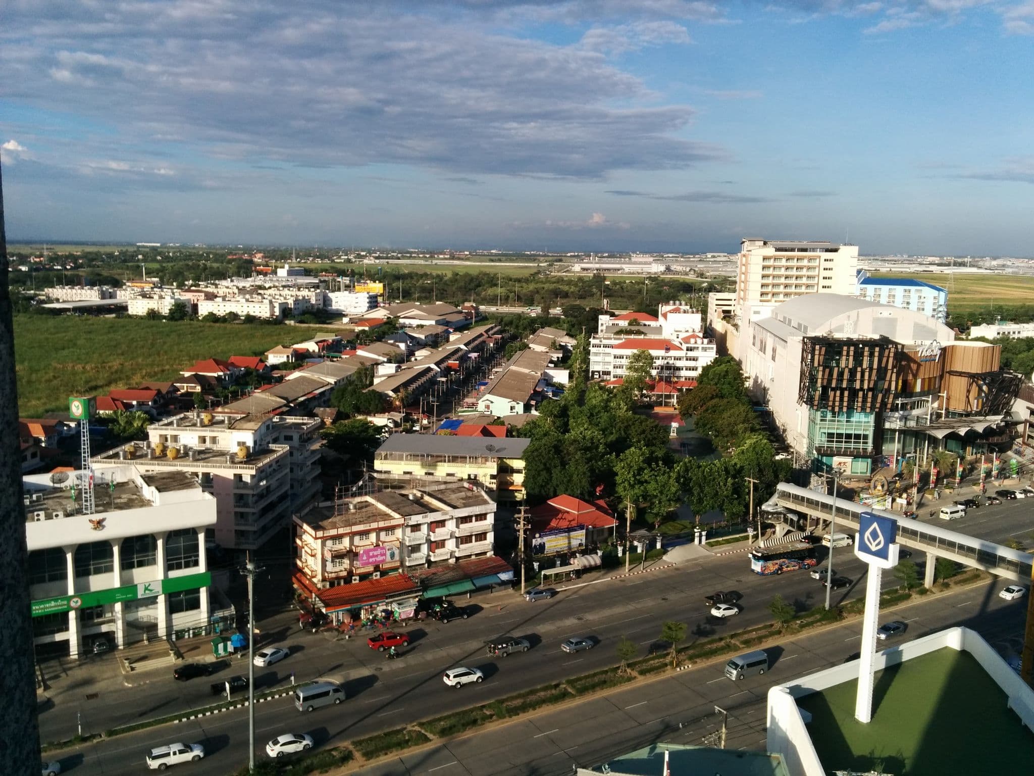 Street view near Swimming Pool, Kantary Hotel, Phra Nakhon Si Ayutthaya — © chris (CC BY-SA · Mapillary)