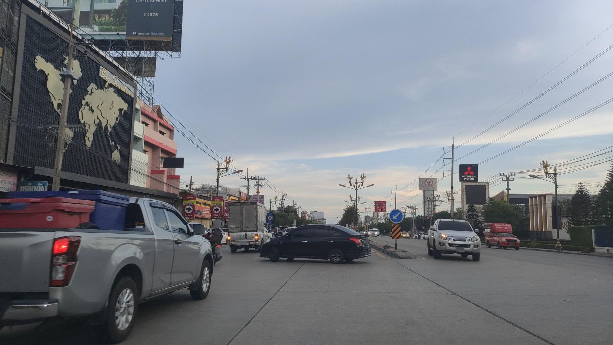Street view near โรงแรมแกรนด์อินคำ, Latkrabang — © koki2529 (CC BY-SA · Mapillary)