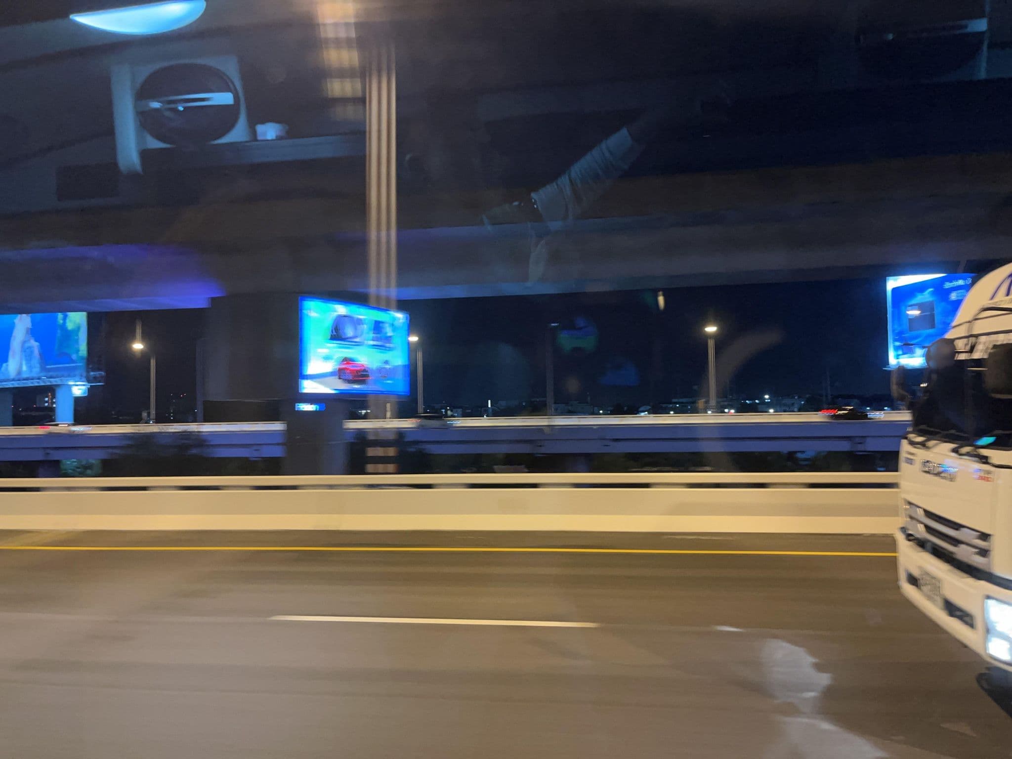 Street view near เรือนพระยา สุวรรณภูมิ (Learn Phraya Suvarnabhumi), Latkrabang — © DriveWithHoang (CC BY-SA · Mapillary)
