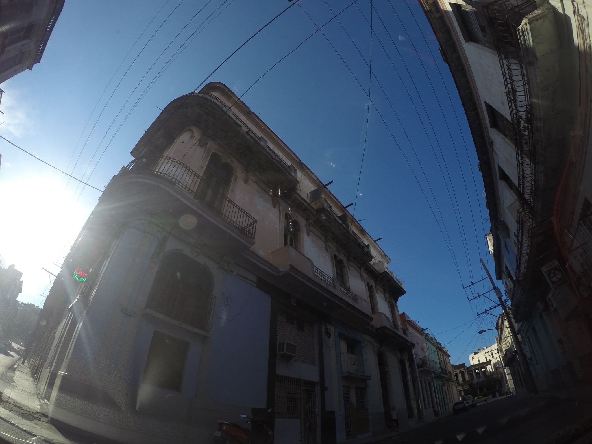 Street view near Casa Neptuno, Havana