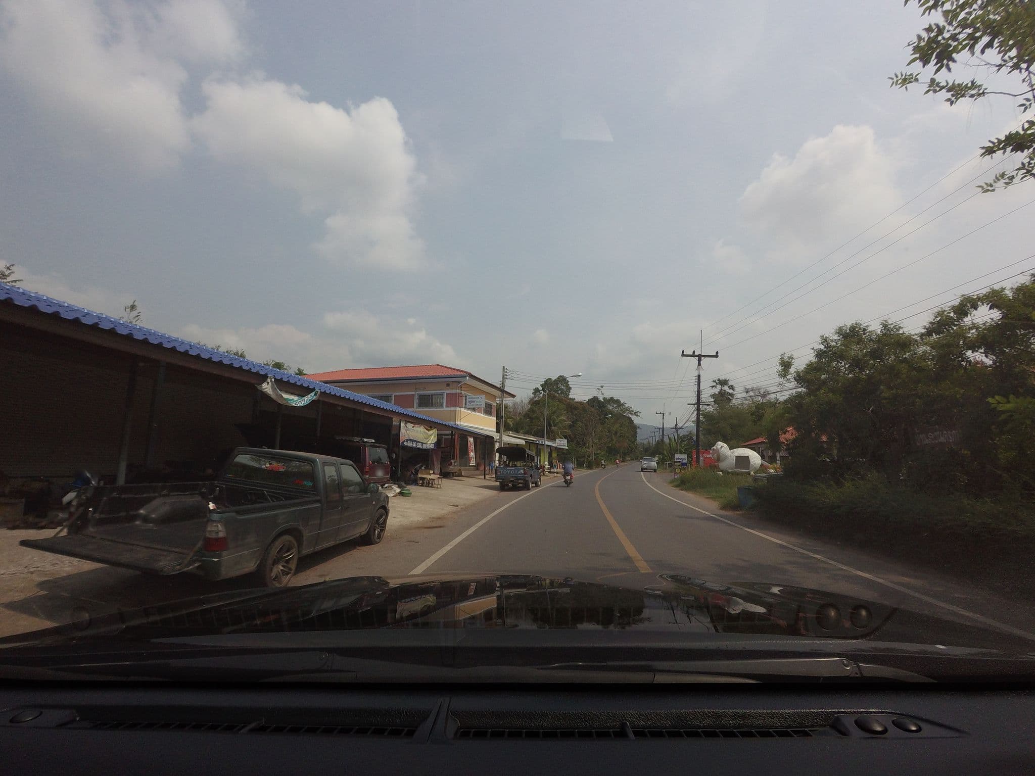 Street view near บ้านพักครูกบ, Ban Noen Hom — © mishari (CC BY-SA · Mapillary)