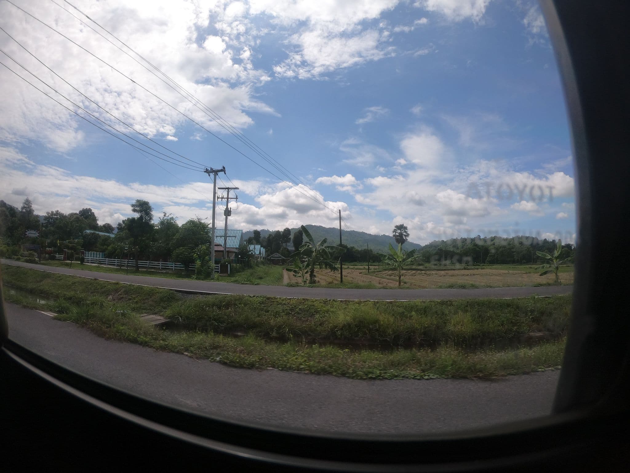 Street view near มีนามินิมาร์ท & โฮมสเตย์, Ban Noen Hom — © ozflor (CC BY-SA · Mapillary)