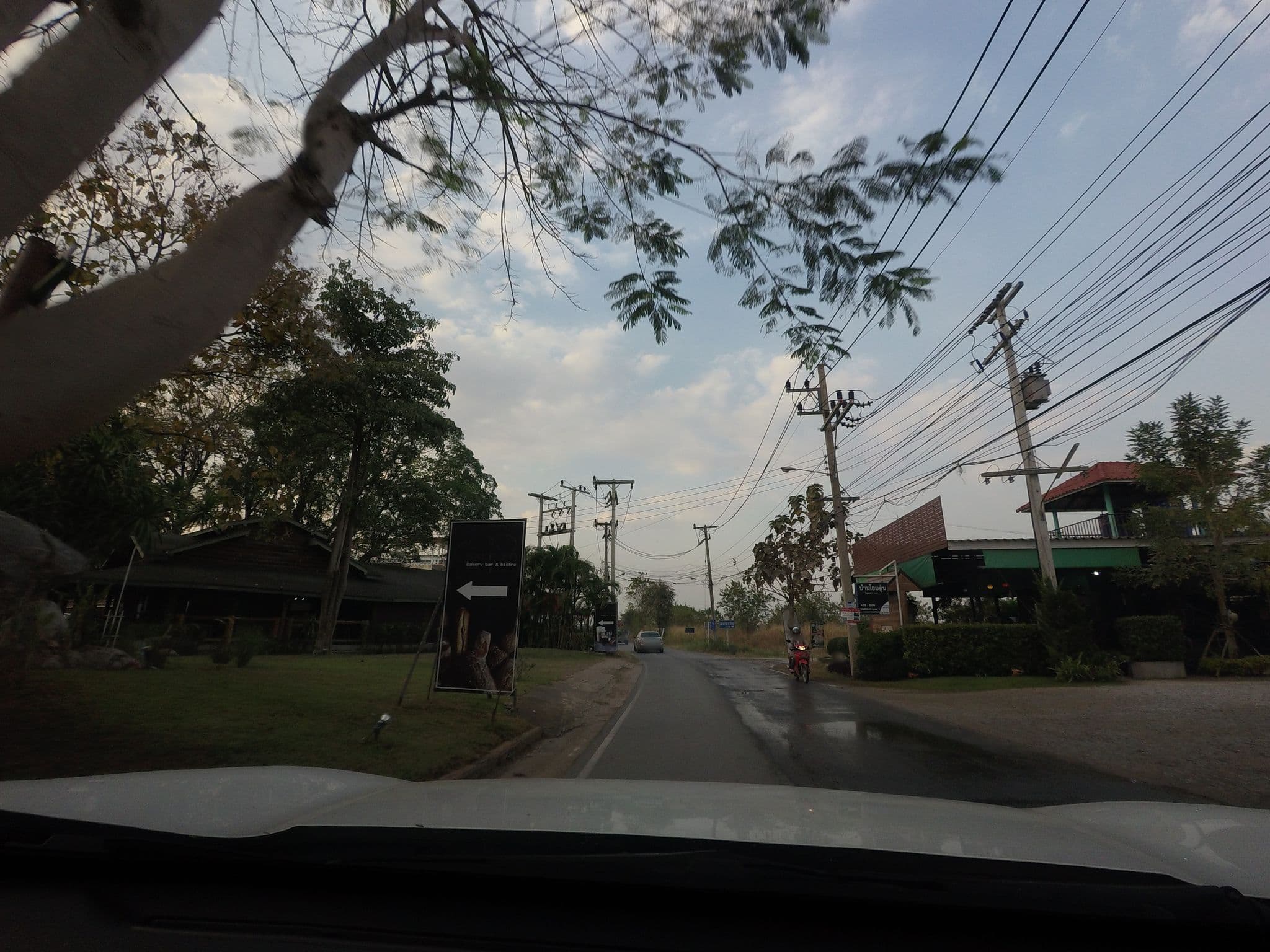 Street view near บ้านโอบอุ่น รีสอร์ท, Pak Chong — © mishari (CC BY-SA · Mapillary)
