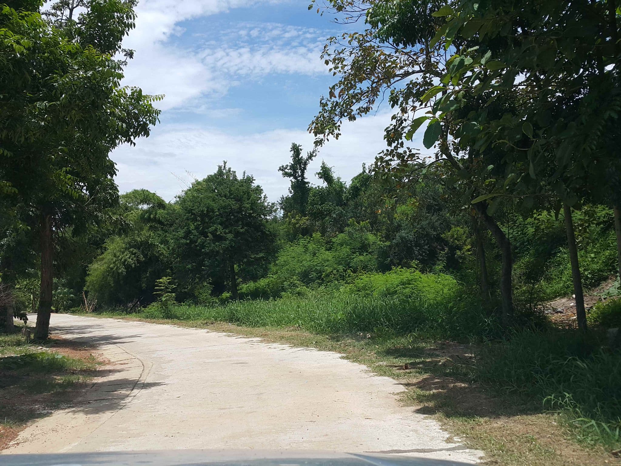 Street view near บ้านแสนสุขโฮมสเตย์, Ban Na — © jrcarlsen (CC BY-SA · Mapillary)