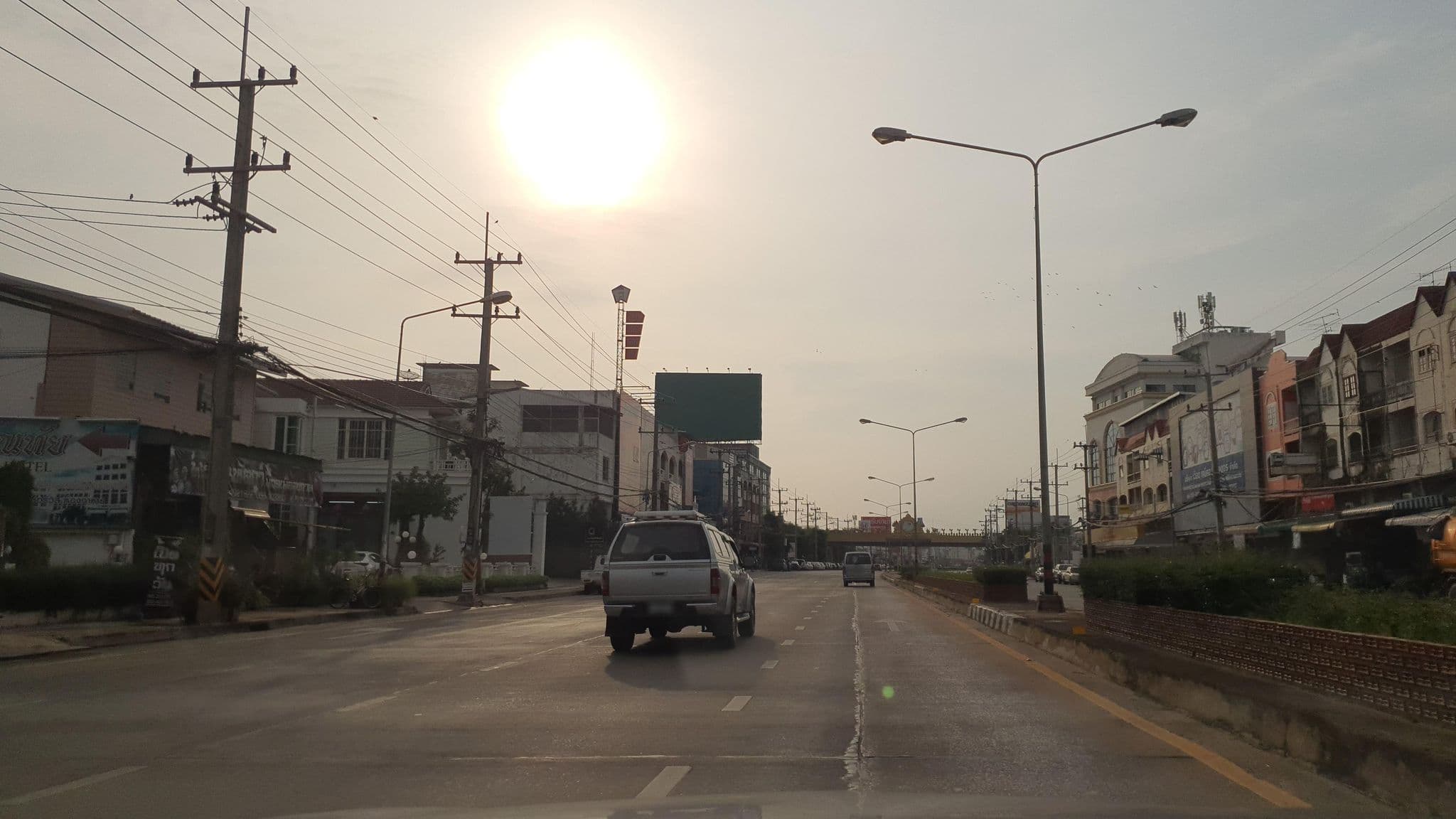 Street view near โรงแรมอโณทัย, Phitsanulok — © jrcarlsen (CC BY-SA · Mapillary)