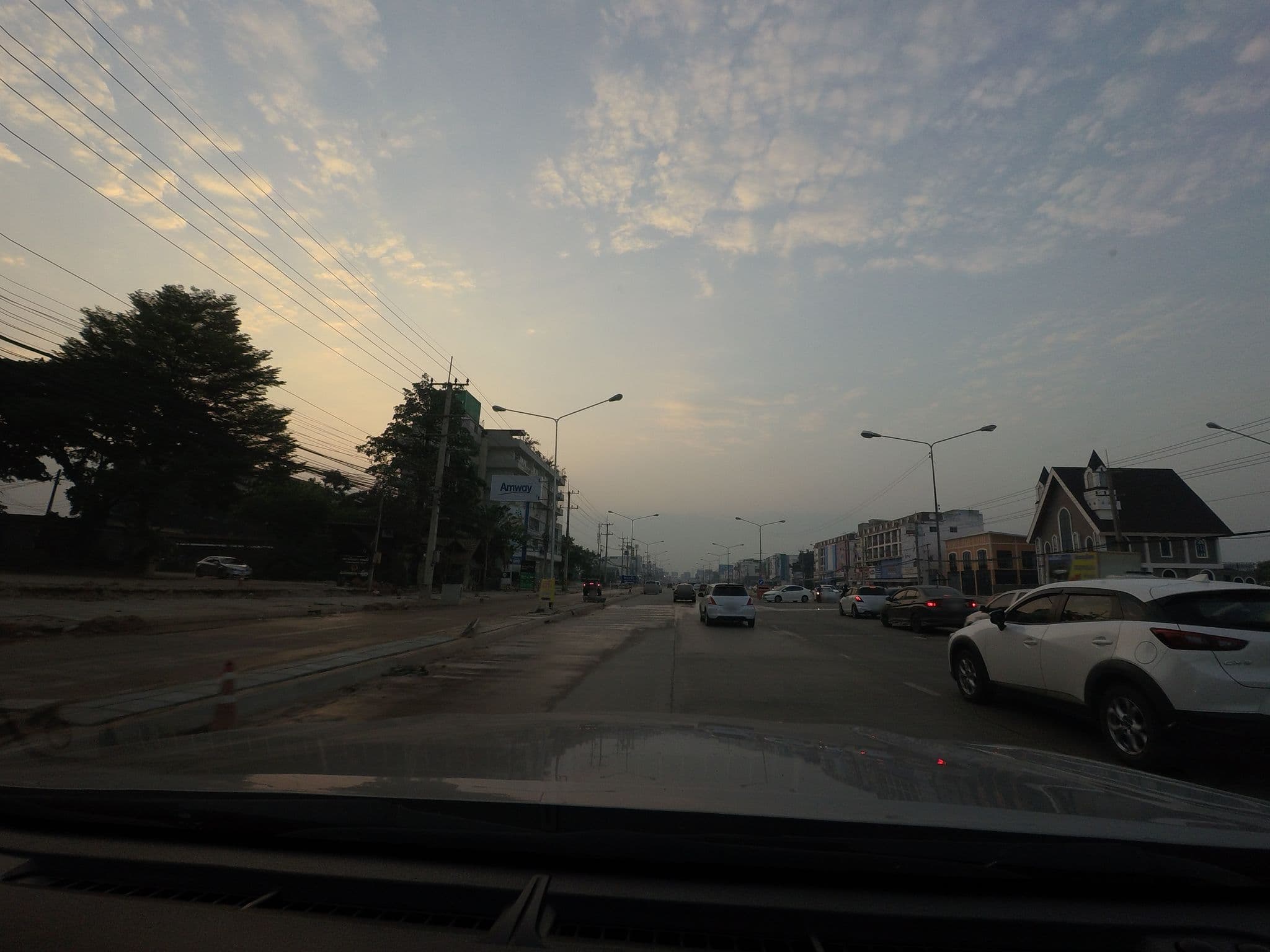 Street view near โรงแรมเลอปาร์ค, Ban Aranyik — © mishari (CC BY-SA · Mapillary)