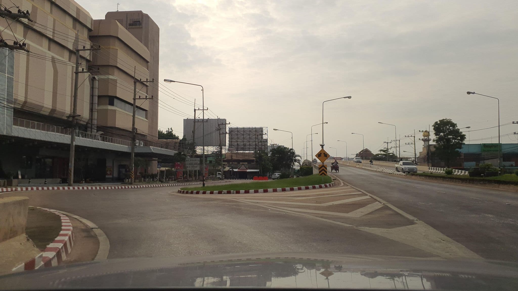 Street view near ห้องกำแพงเพชร Topland Plaza, Phitsanulok — © jrcarlsen (CC BY-SA · Mapillary)
