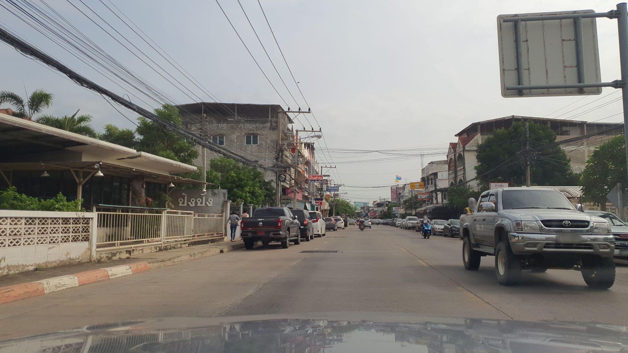 Street view near Sithapaban Guest House, Phitsanulok — © jrcarlsen (CC BY-SA · Mapillary)