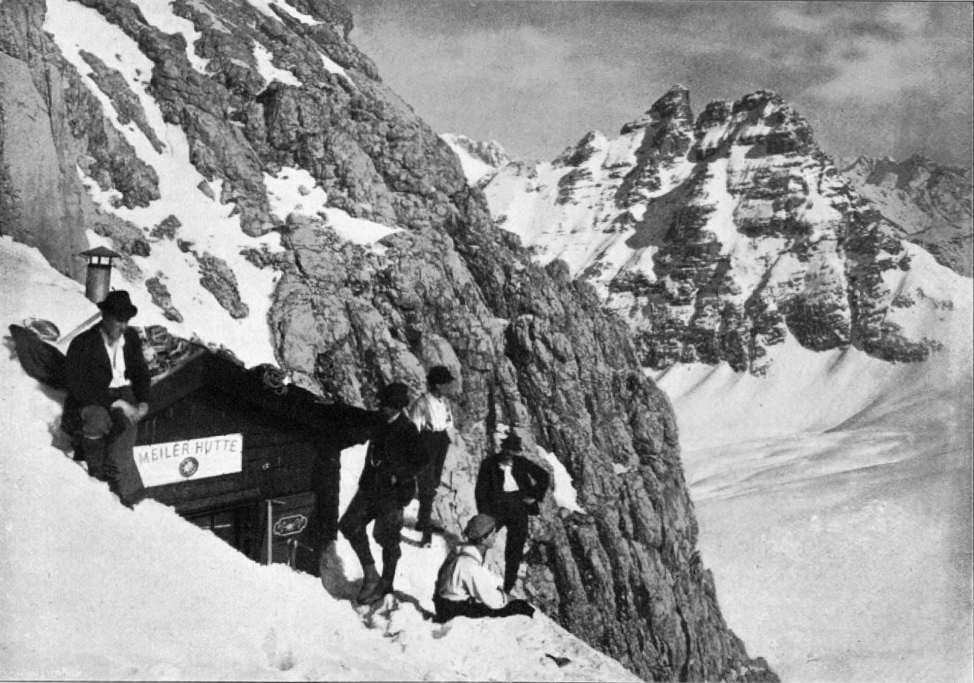 Alte Meilerhütte (Winterraum) (via Wikimedia Commons, Public domain)