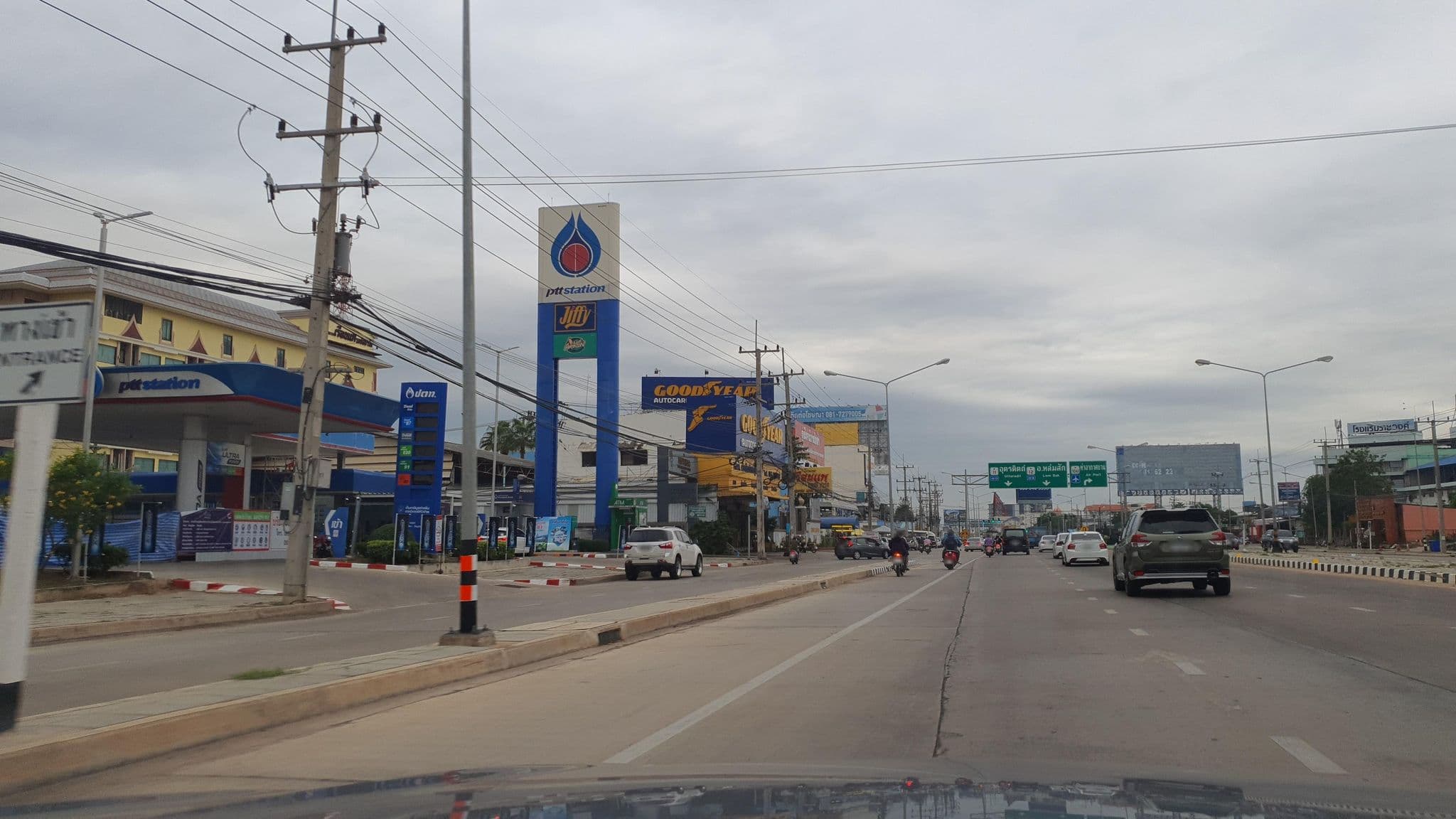 Street view near นิวสลูบี้ อาบ อบ นวด, Ban Aranyik — © jrcarlsen (CC BY-SA · Mapillary)
