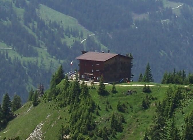 Gimpelhaus (via Wikimedia Commons, CC BY-SA 3.0)