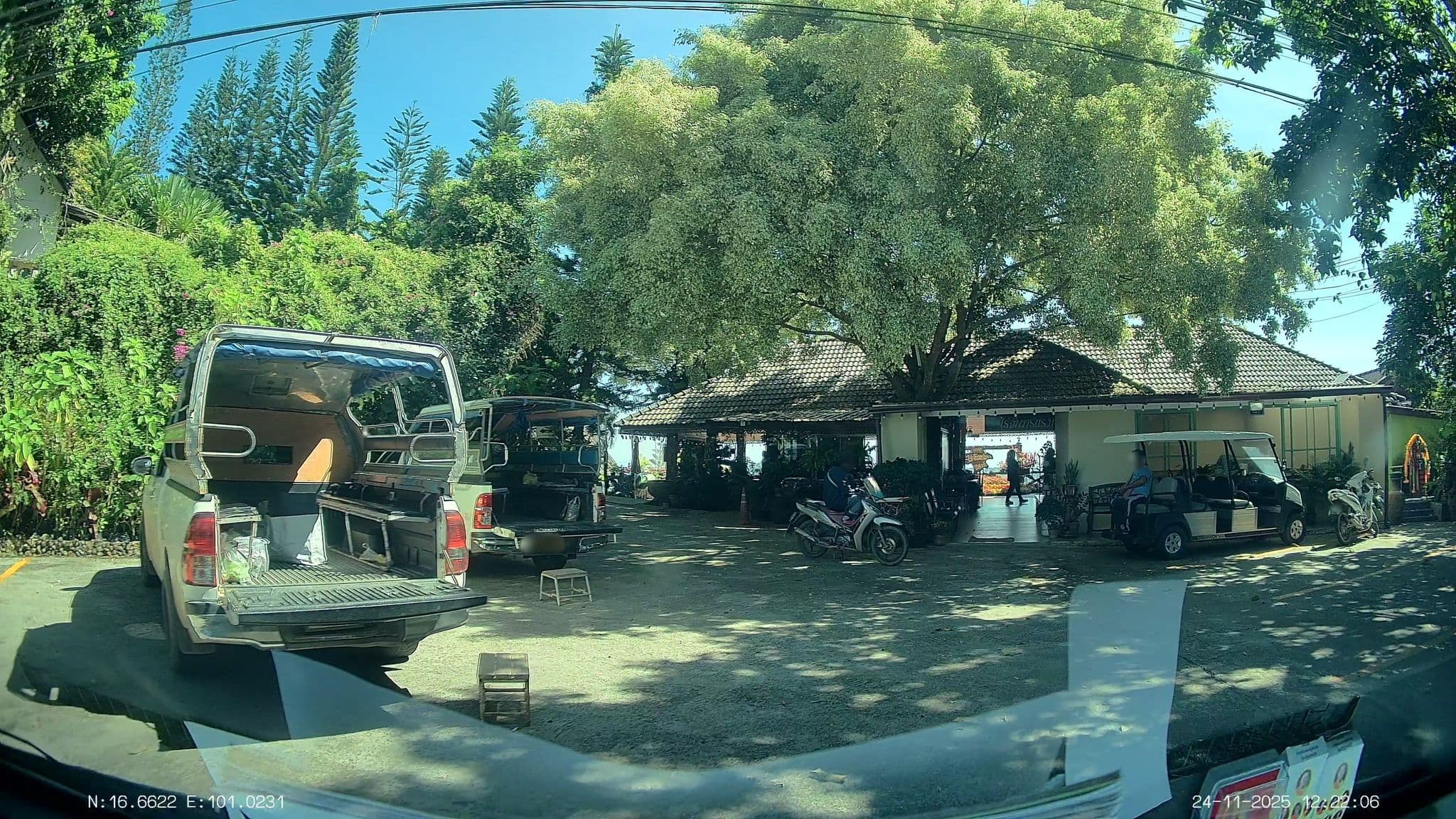 Street view near ไร่จันทร์แรมรีสอร์ท, Lom Sak — © ThailandCambodia (CC BY-SA · Mapillary)