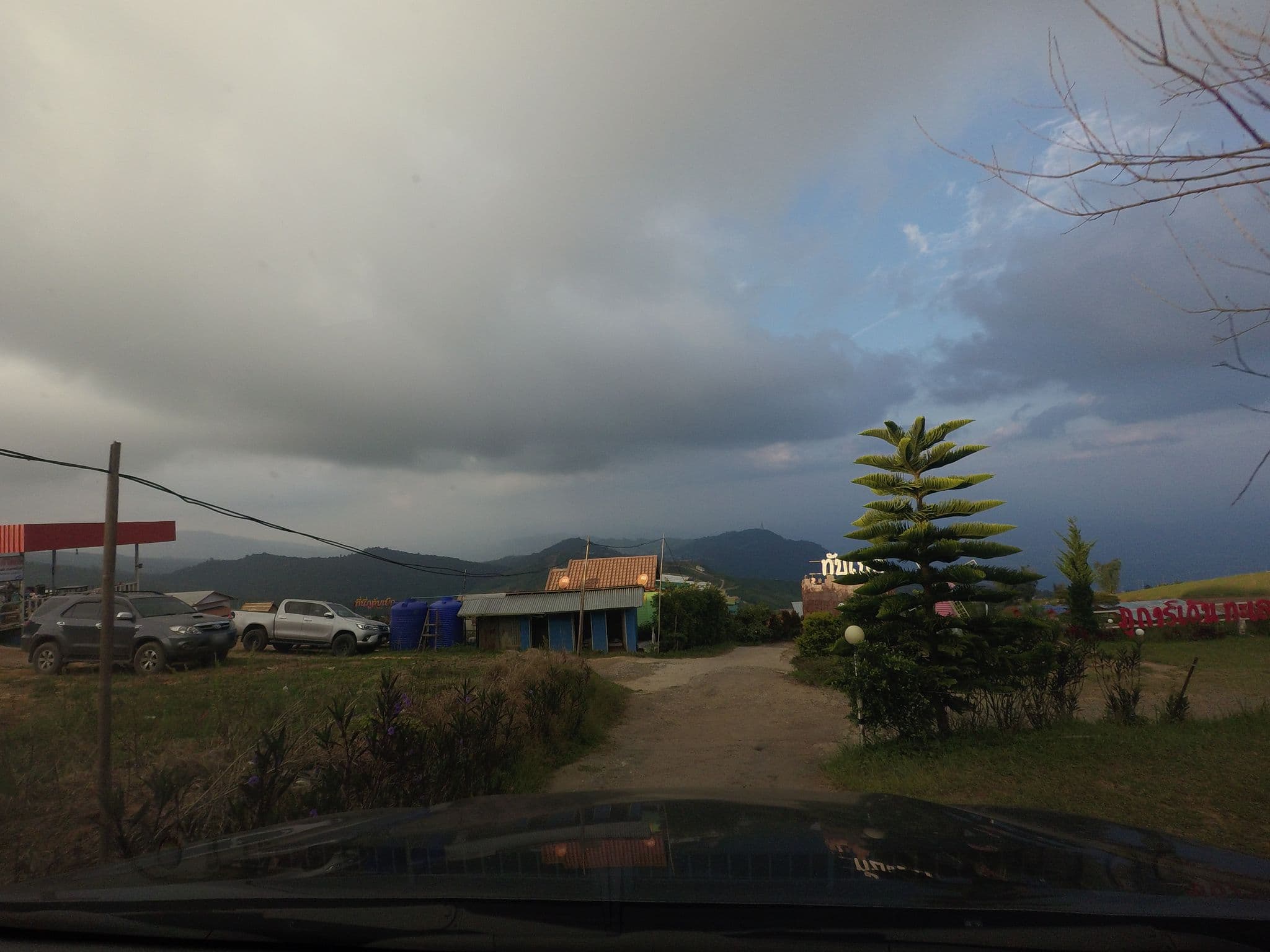 Street view near Phu Thap Boek Resort, Ban I Loet — © mishari (CC BY-SA · Mapillary)