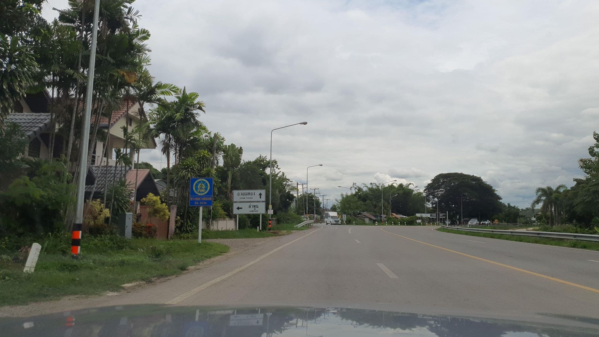 Street view near โรงแรมรอยัลพรรณราย, San Pa Tong — © jrcarlsen (CC BY-SA · Mapillary)