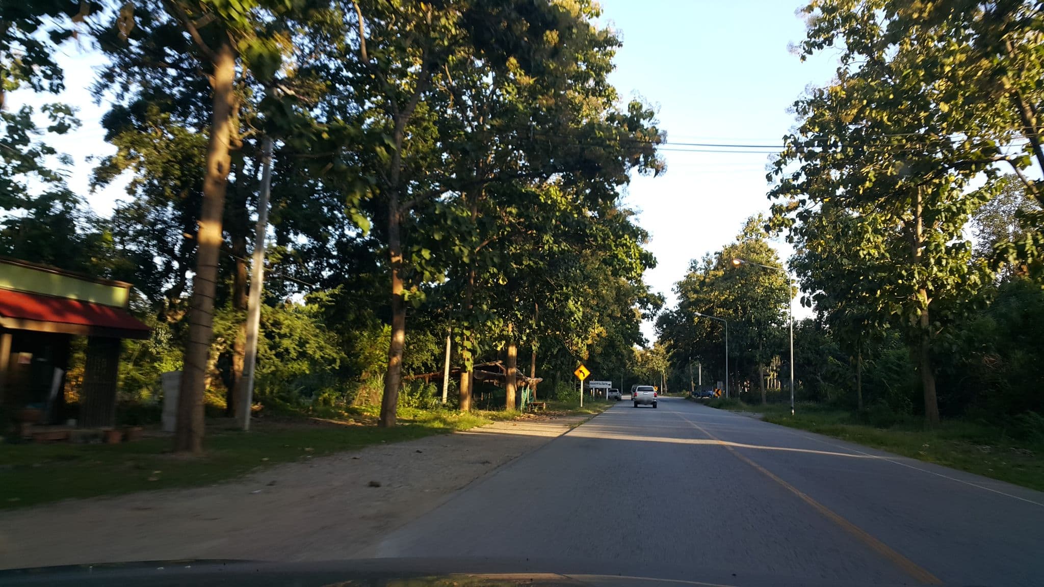 Street view near ไม้ล้านนารีสอร์ท, Pa Sang — © jrcarlsen (CC BY-SA · Mapillary)