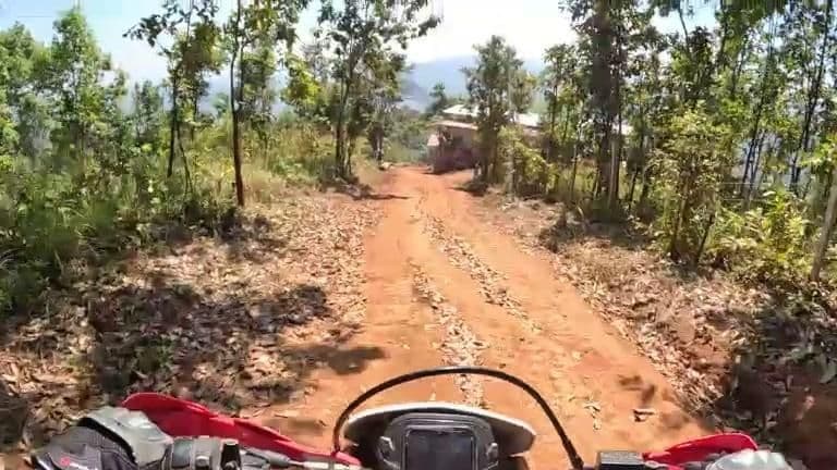 Street view near มีนา โฮมสเตย์, Ban Mae Waen — © julcnx (CC BY-SA · Mapillary)