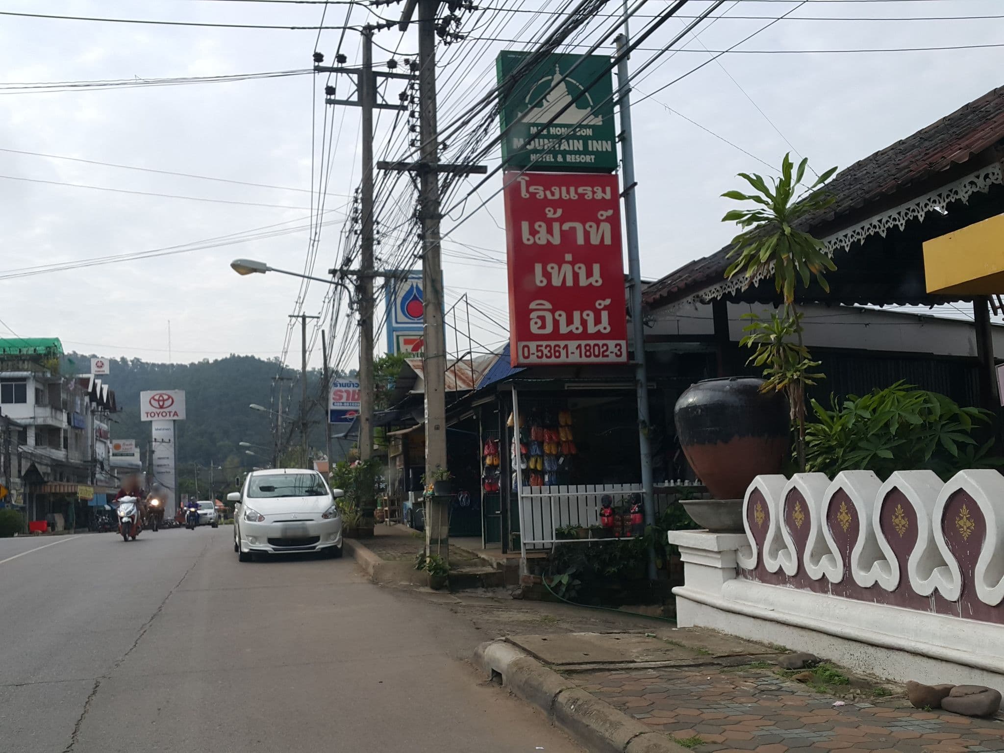 Street view near เม้าท์เท่นอินน์ แม่ฮ่องสอน, Mae Hong Son — © jrcarlsen (CC BY-SA · Mapillary)