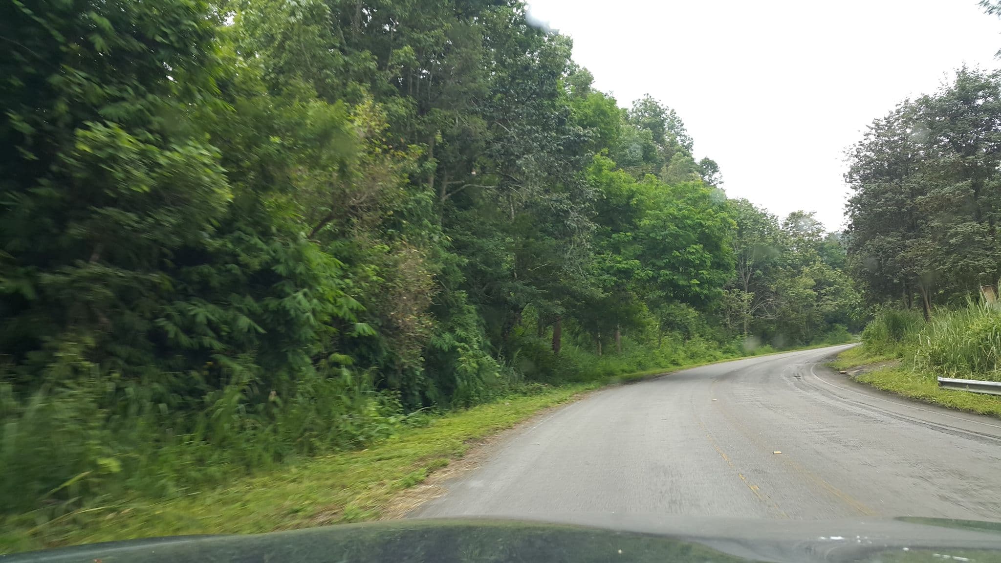 Street view near จักรวาลบ้านดิน, Hang Dong — © jrcarlsen (CC BY-SA · Mapillary)