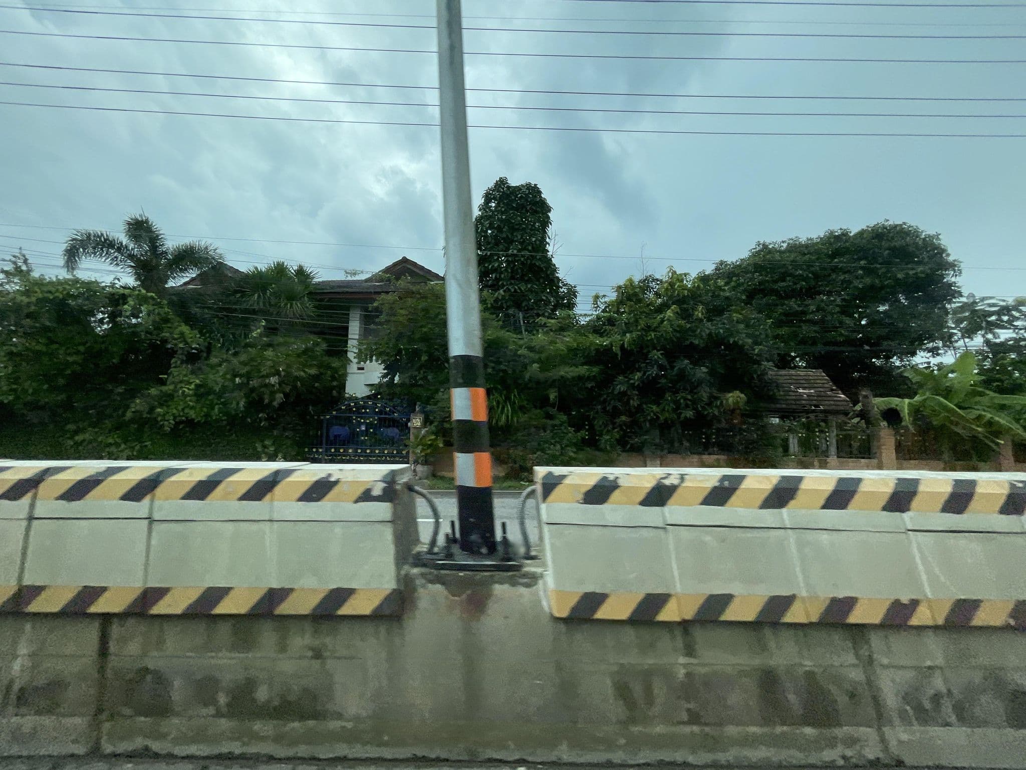 Street view near เฮือนน้ำริน, Chiang Mai — © filipb (CC BY-SA · Mapillary)