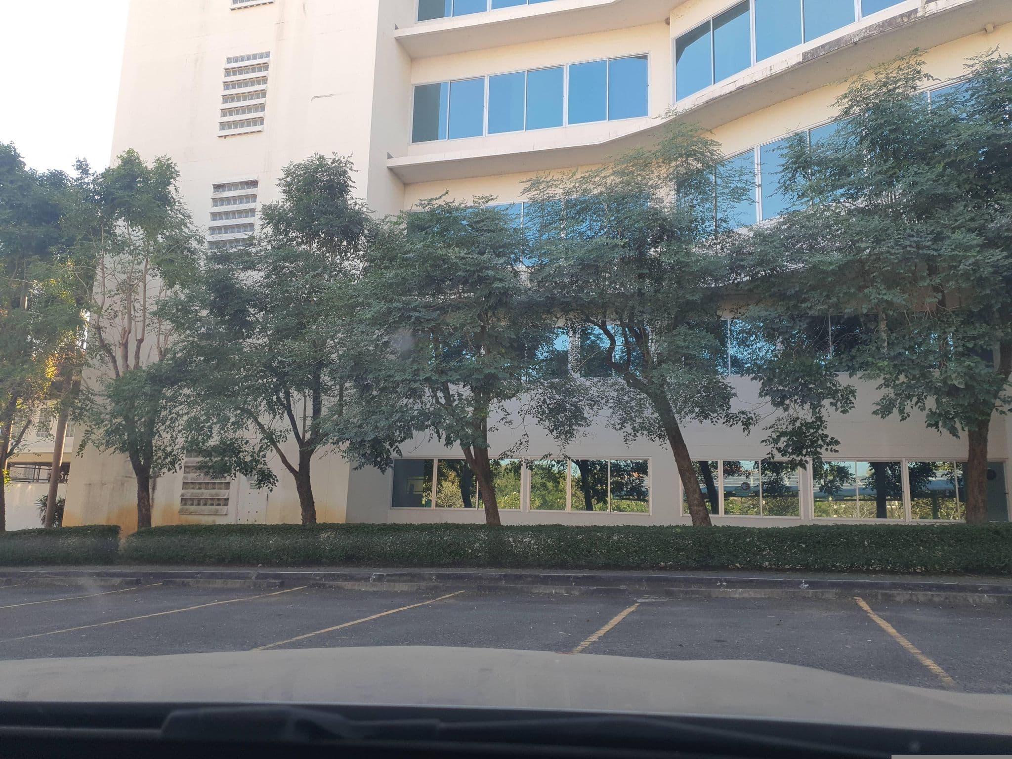 Street view near เฮือนดอกแก้ว, Chiang Mai — © jrcarlsen (CC BY-SA · Mapillary)