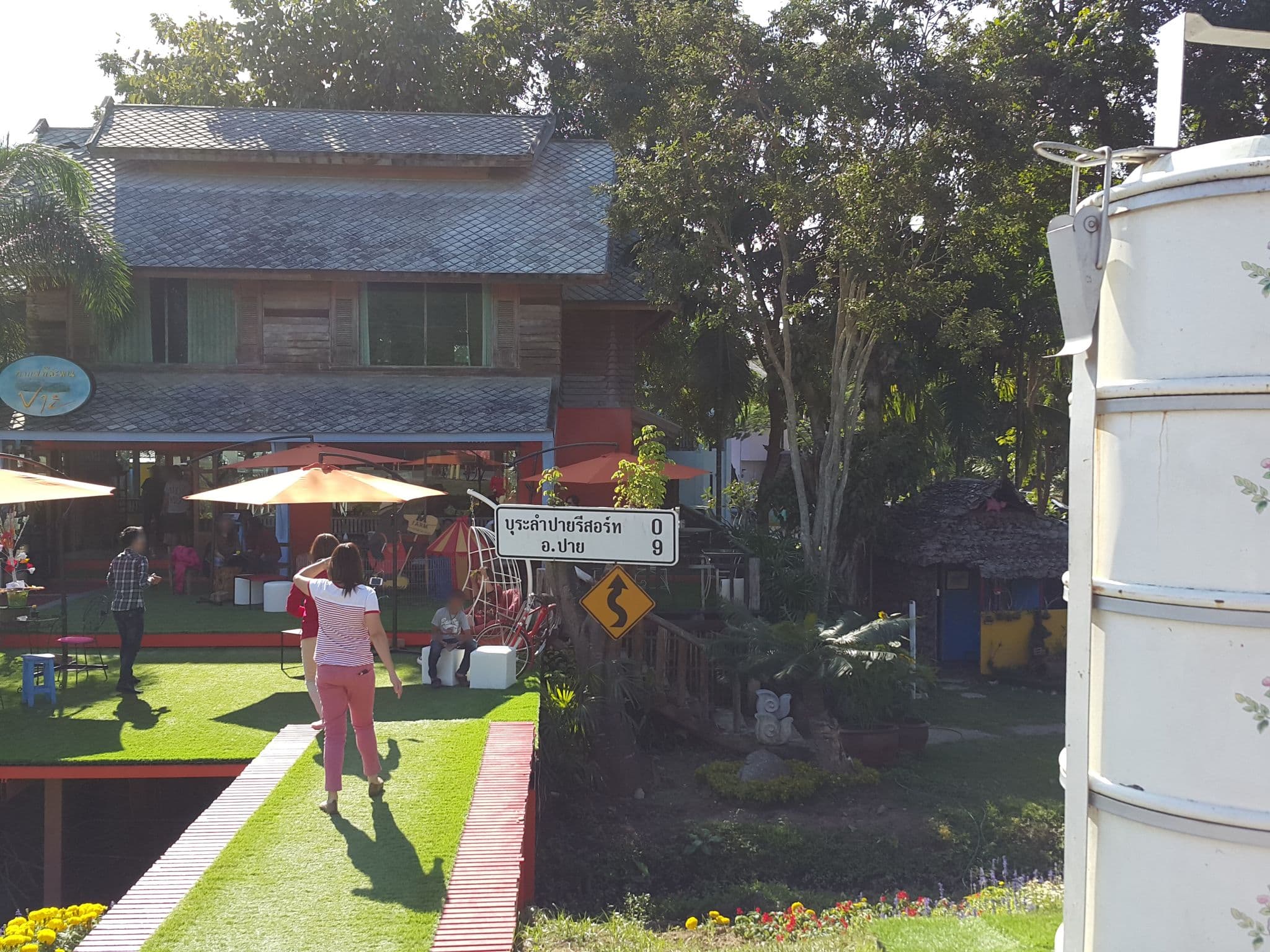 Street view near บุระลำปาย รีสอร์ท | Bura Lumpai Resort, Pai — © jrcarlsen (CC BY-SA · Mapillary)
