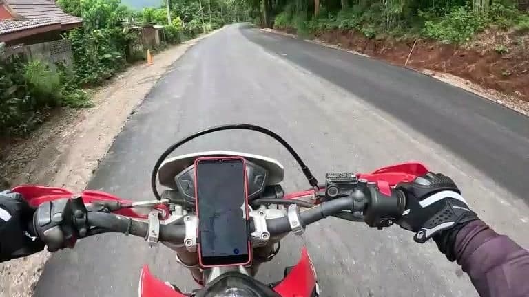 Street view near บ้านคุ้มเจริญรีสอร์ท, Hang Dong — © julcnx (CC BY-SA · Mapillary)