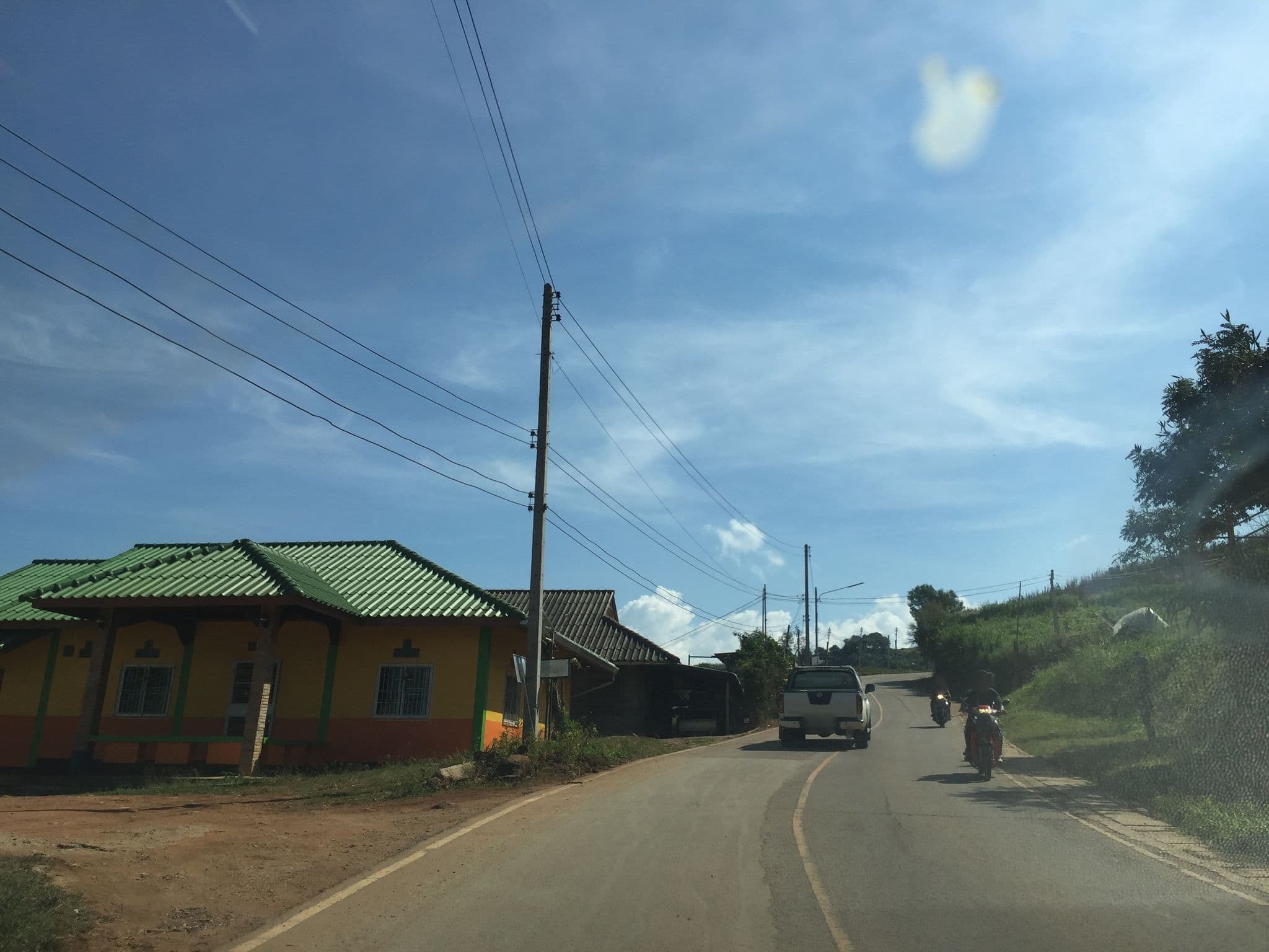 Street view near ม่อนมุ้ง, Chiang Mai — © kyoko (CC BY-SA · Mapillary)