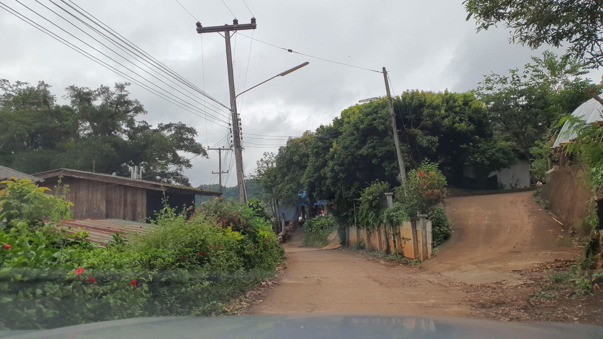 Street view near Itadakuhouse, Ban Mae Waen — © jrcarlsen (CC BY-SA · Mapillary)