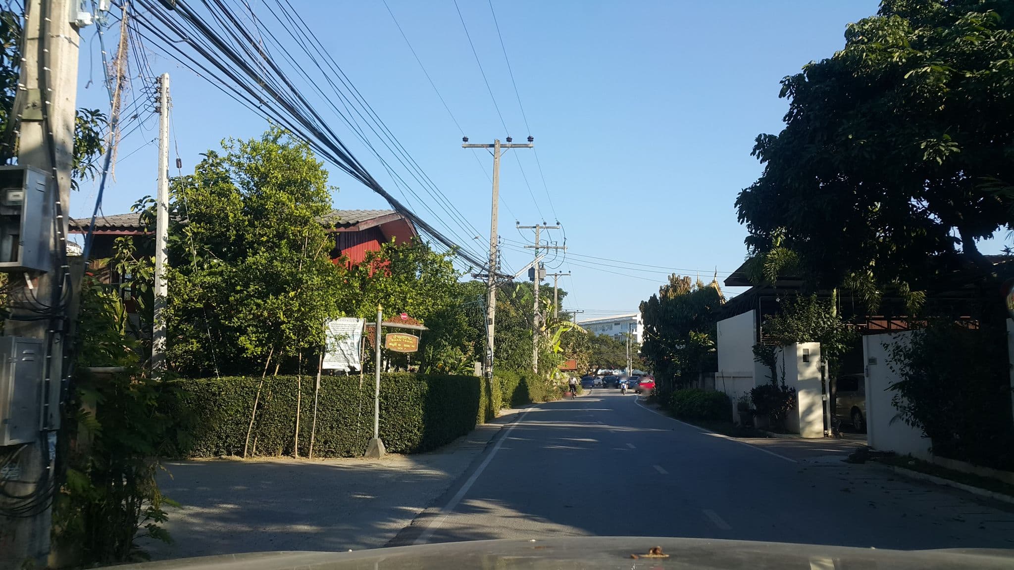 Street view near เฮือนเสนาถวาย - SenaTawai Homestay, Hang Dong — © jrcarlsen (CC BY-SA · Mapillary)