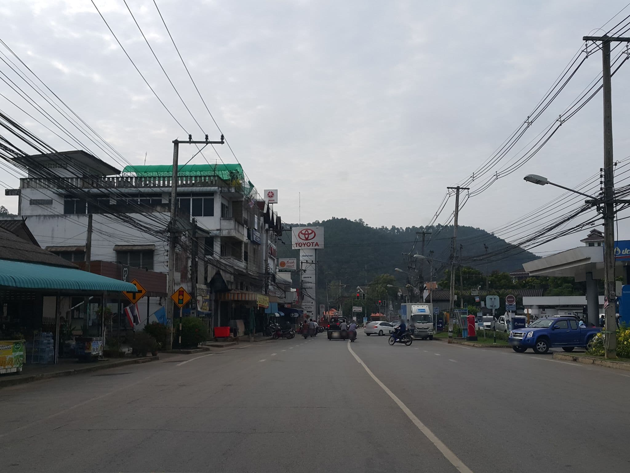 Street view near หาดคำจันทร์ รีสอร์ท, Mae Hong Son — © jrcarlsen (CC BY-SA · Mapillary)