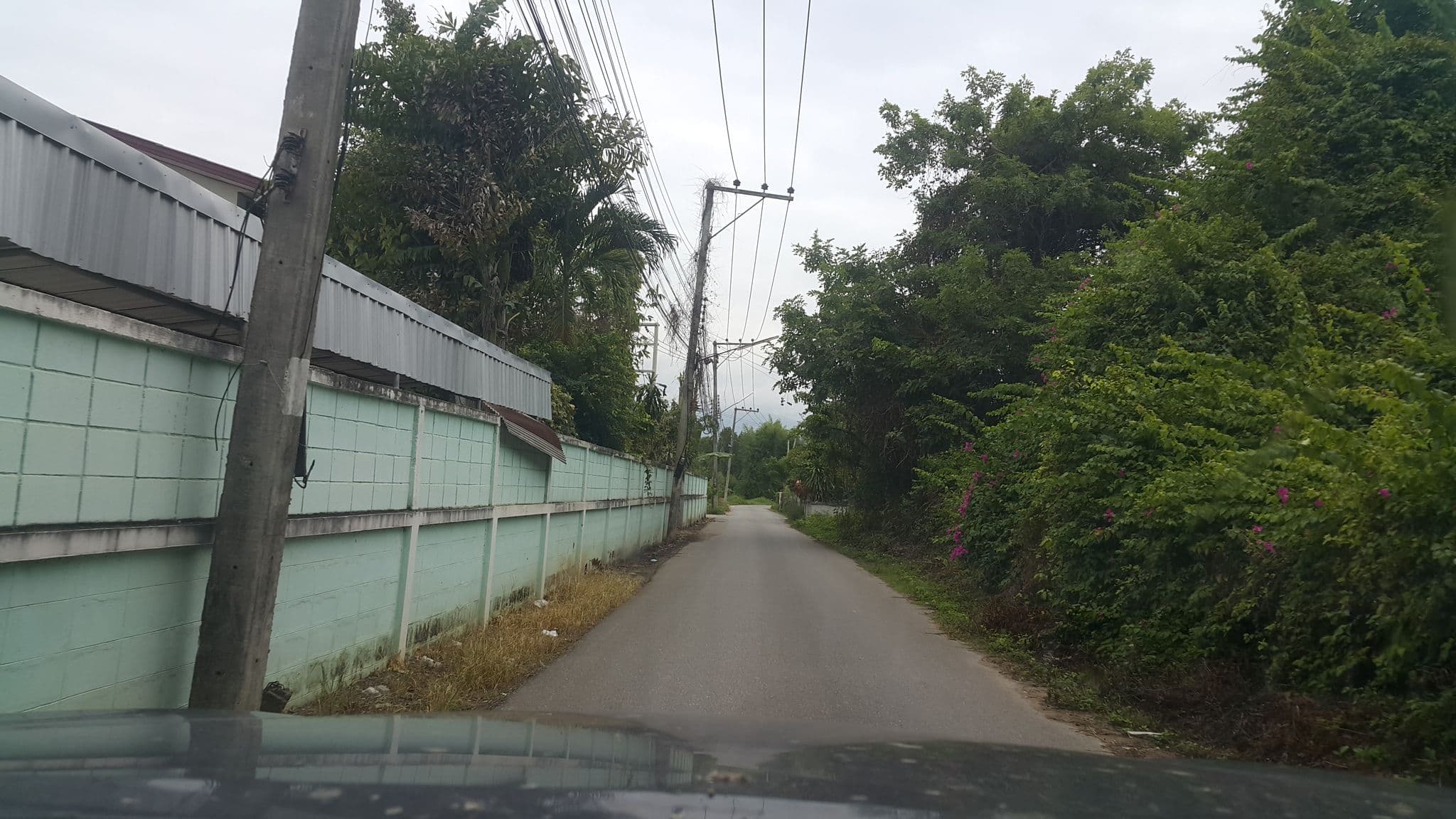 Street view near น้ำแพร่รีสอร์ต, Hang Dong — © jrcarlsen (CC BY-SA · Mapillary)