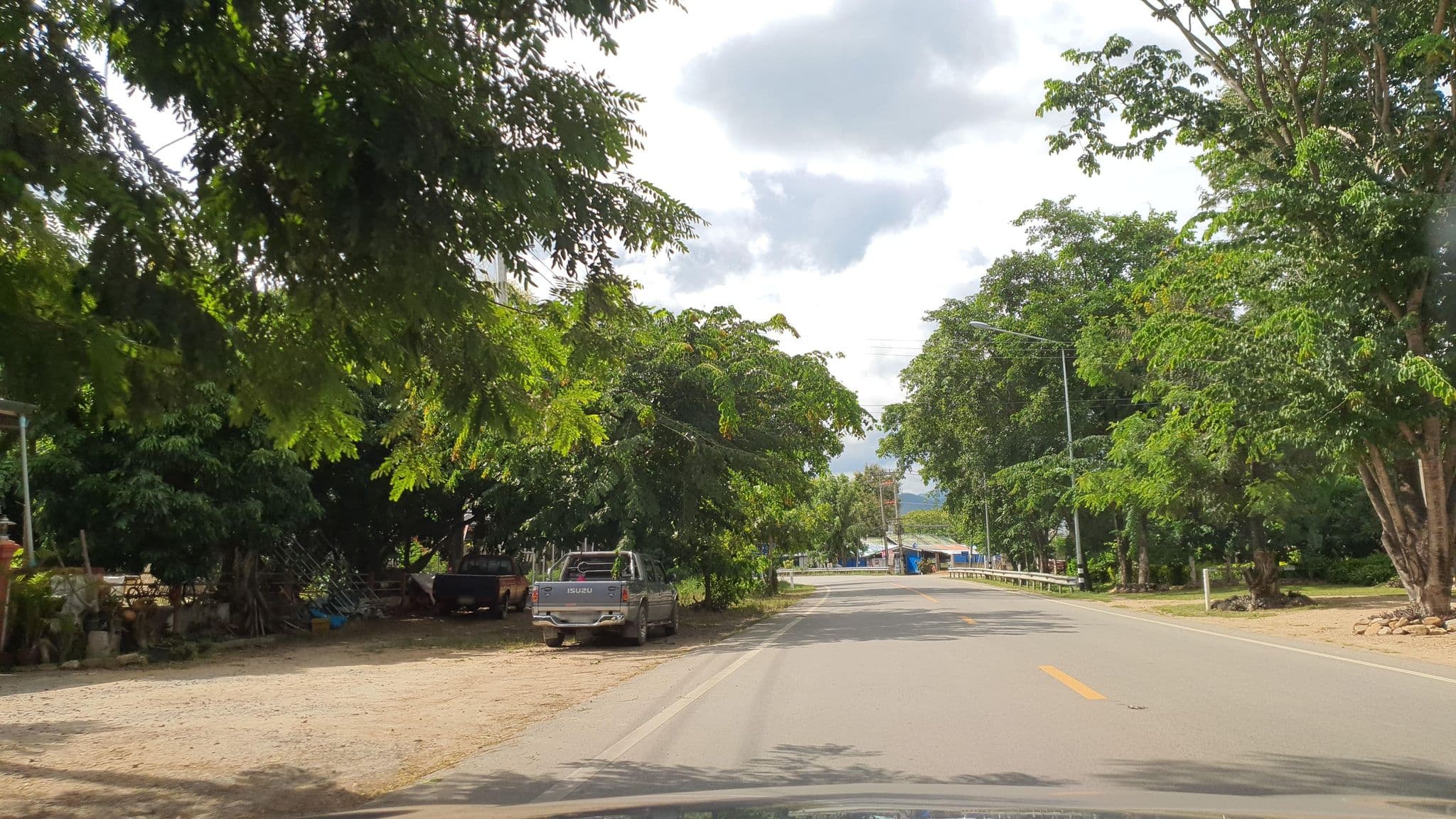 Street view near คุ้มขุนวาง รีสอร์ท, San Pa Tong — © jrcarlsen (CC BY-SA · Mapillary)