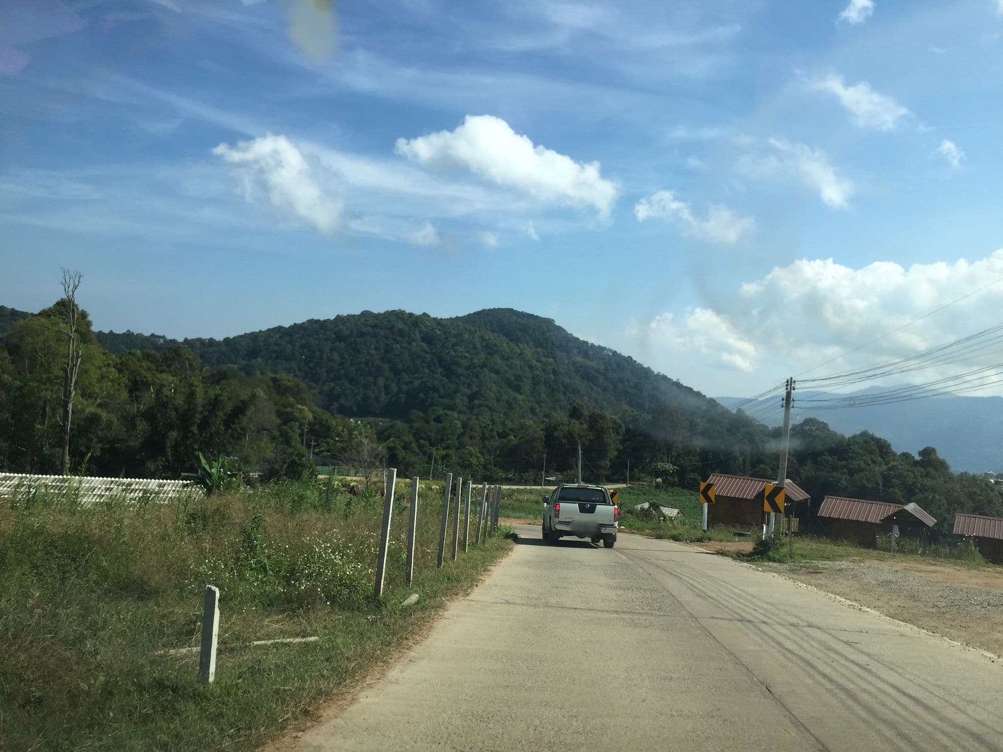 Street view near ไร่สายหมอก, Chiang Mai — © kyoko (CC BY-SA · Mapillary)