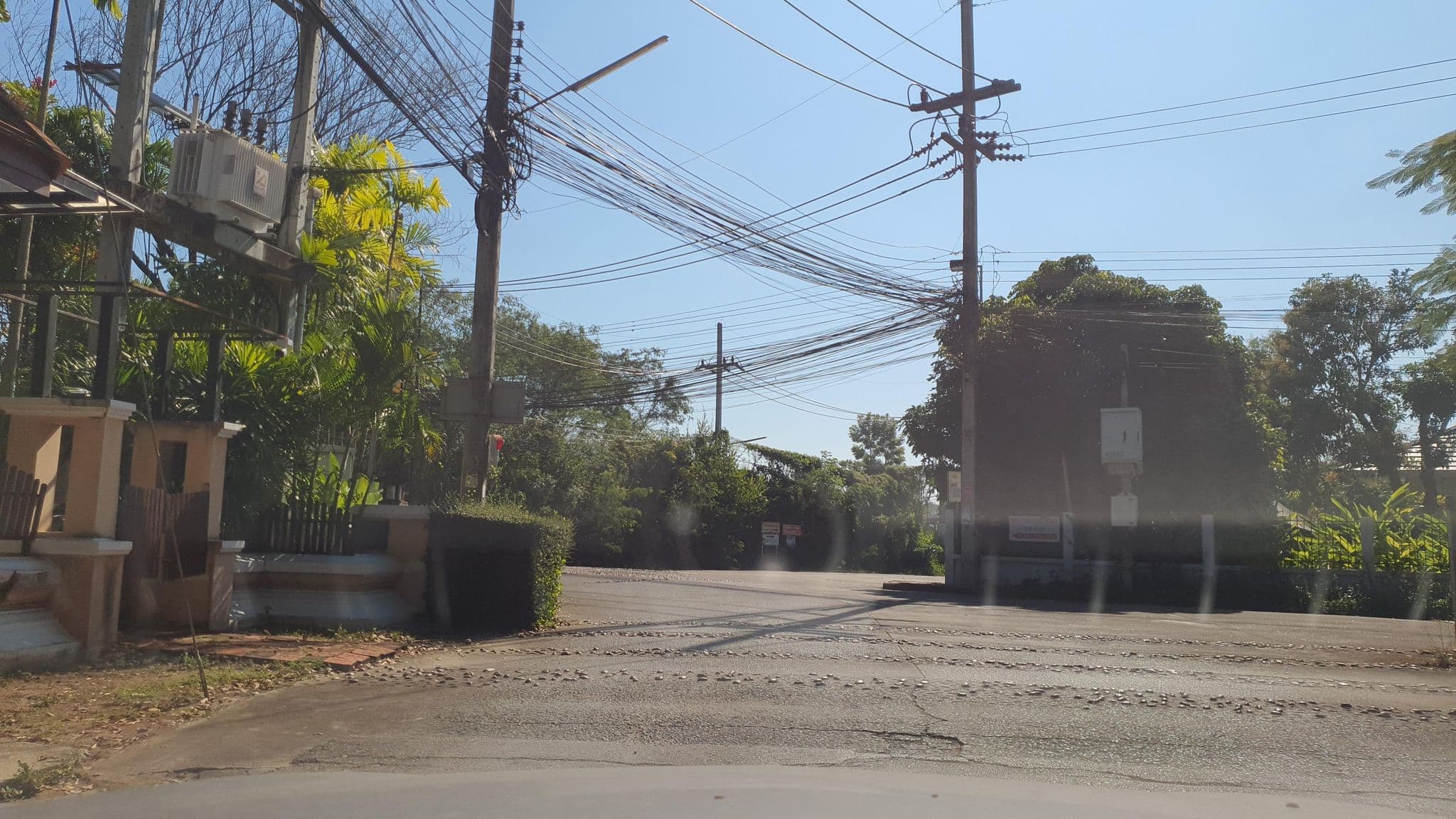 Street view near Taraburi Resort, Hang Dong — © jrcarlsen (CC BY-SA · Mapillary)
