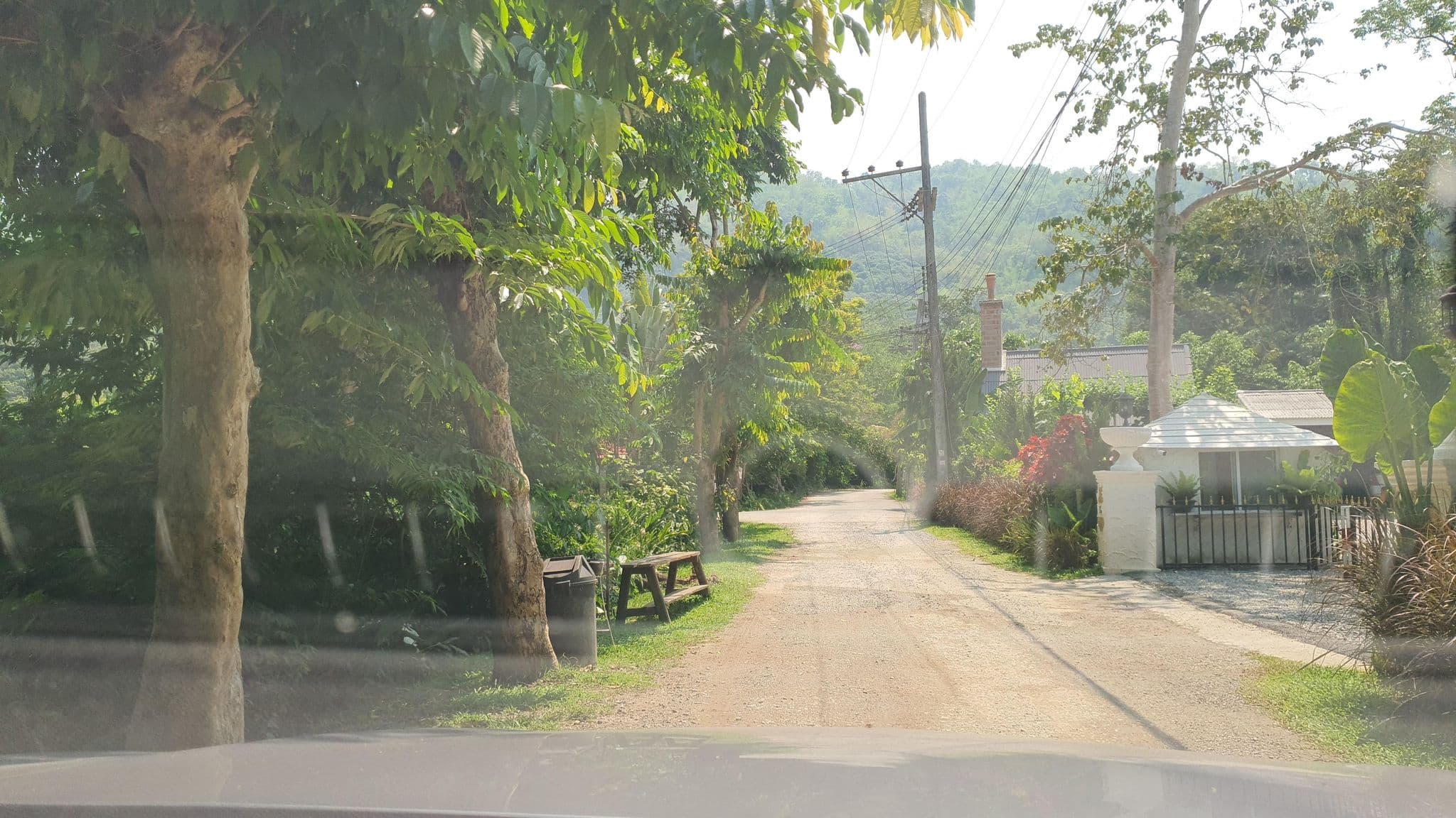 Street view near Hillsborough The English Country House Hotel & Leisure, Hang Dong — © jrcarlsen (CC BY-SA · Mapillary)