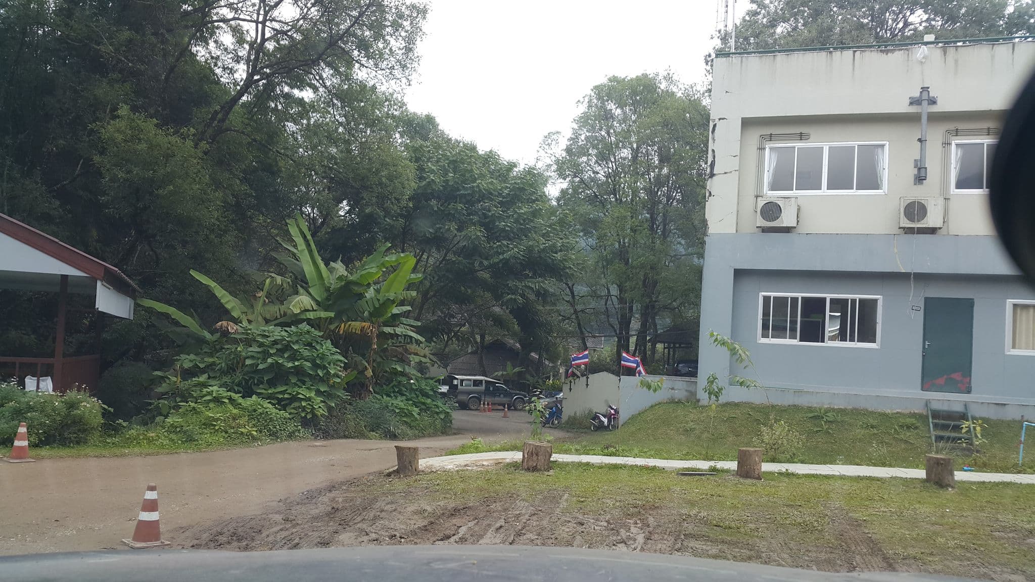 Street view near บ้านสวยบนดอยสูง, San Pa Tong — © jrcarlsen (CC BY-SA · Mapillary)