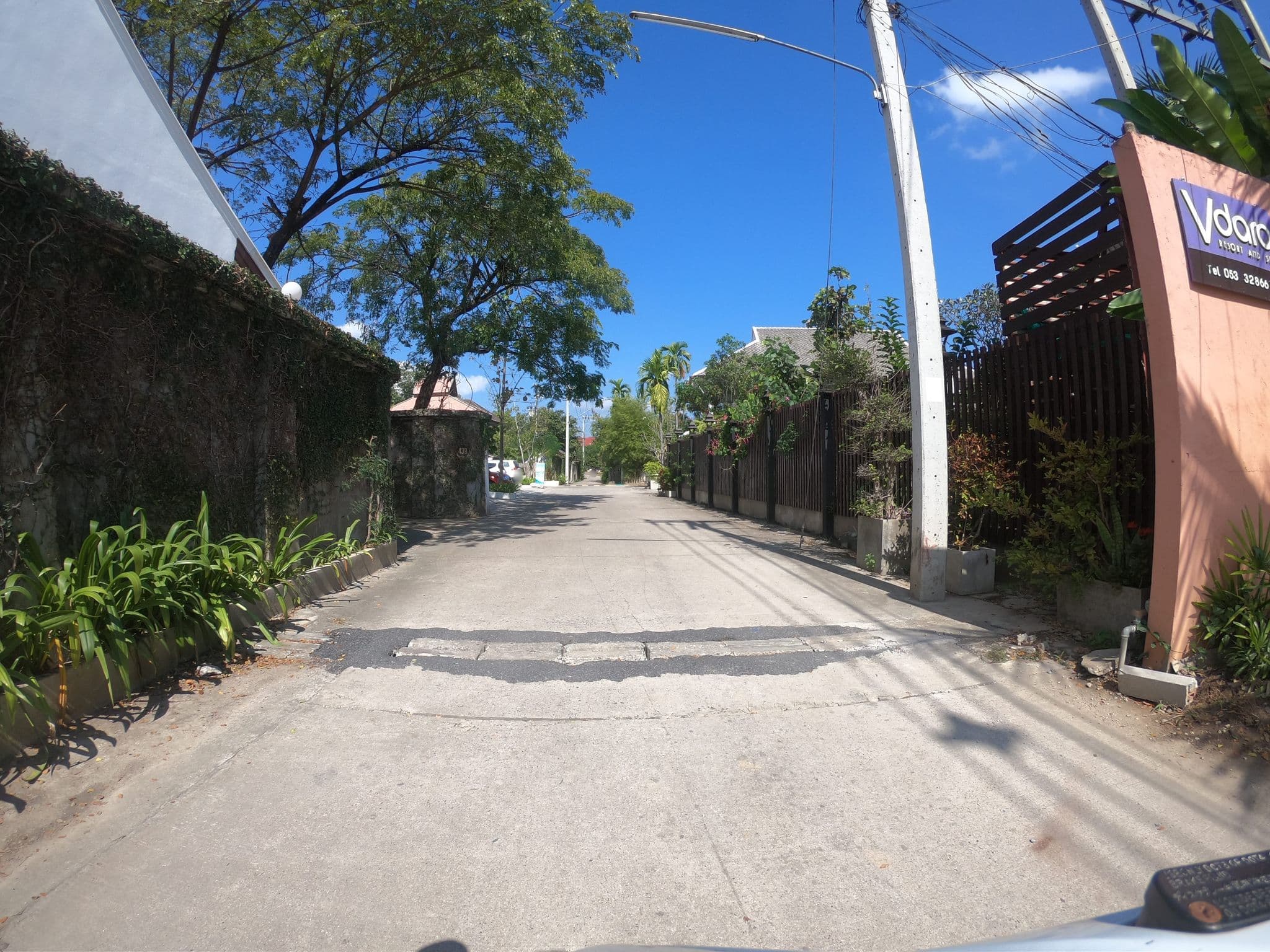 Street view near huean kham hom resort & spa, Chiang Mai — © chanuwath_grab (CC BY-SA · Mapillary)