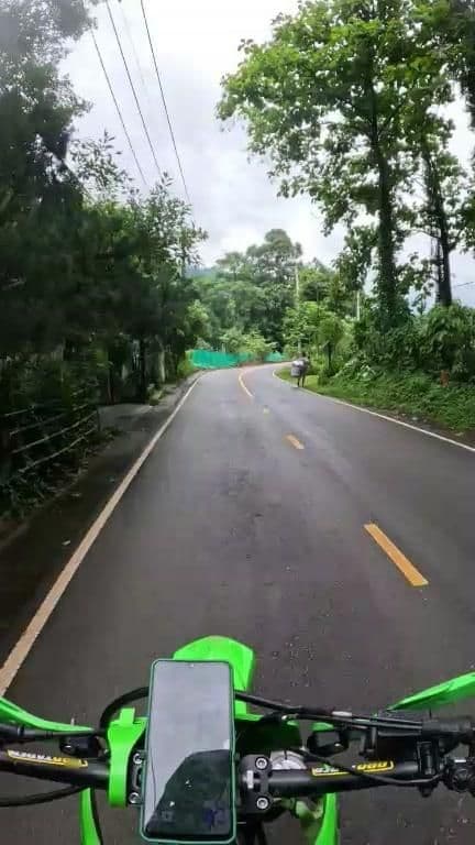 Street view near Baan Tharn Klom (บ้านธารกล่อม), Ban Mae Waen — © julcnx (CC BY-SA · Mapillary)